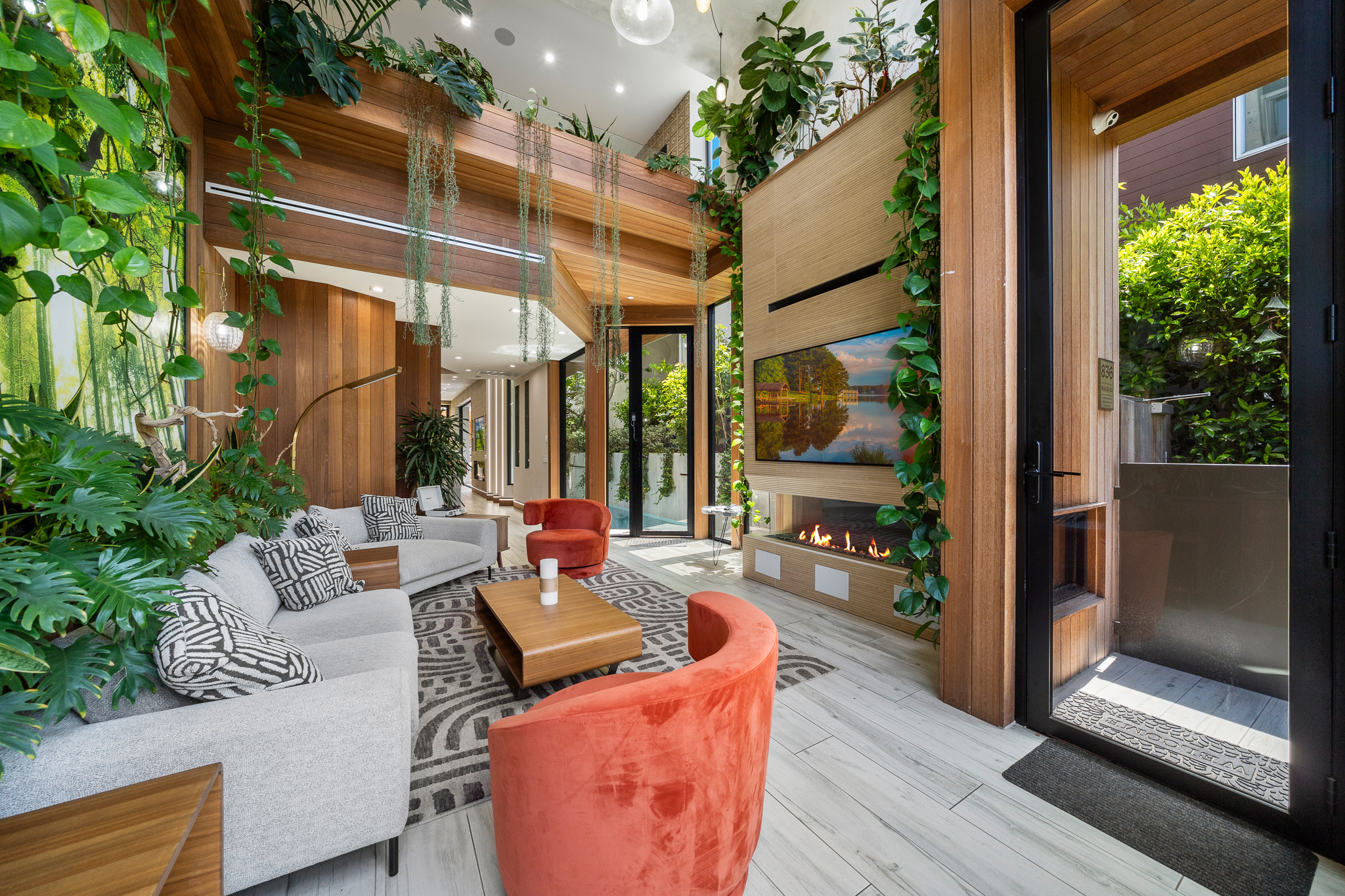 Lady Maya | Photo 38