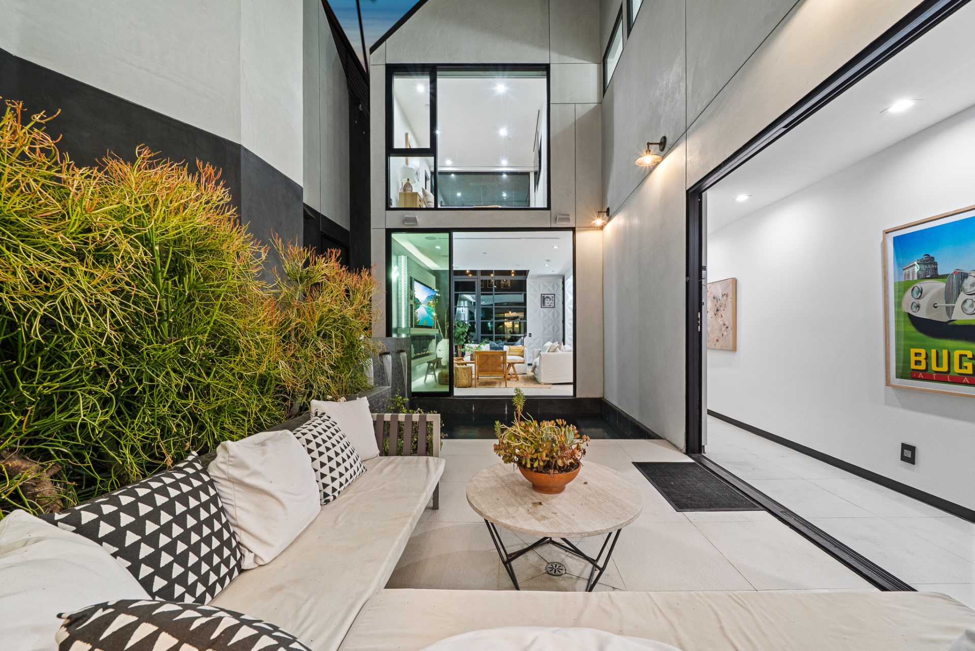 Lady Loren | Photo 3