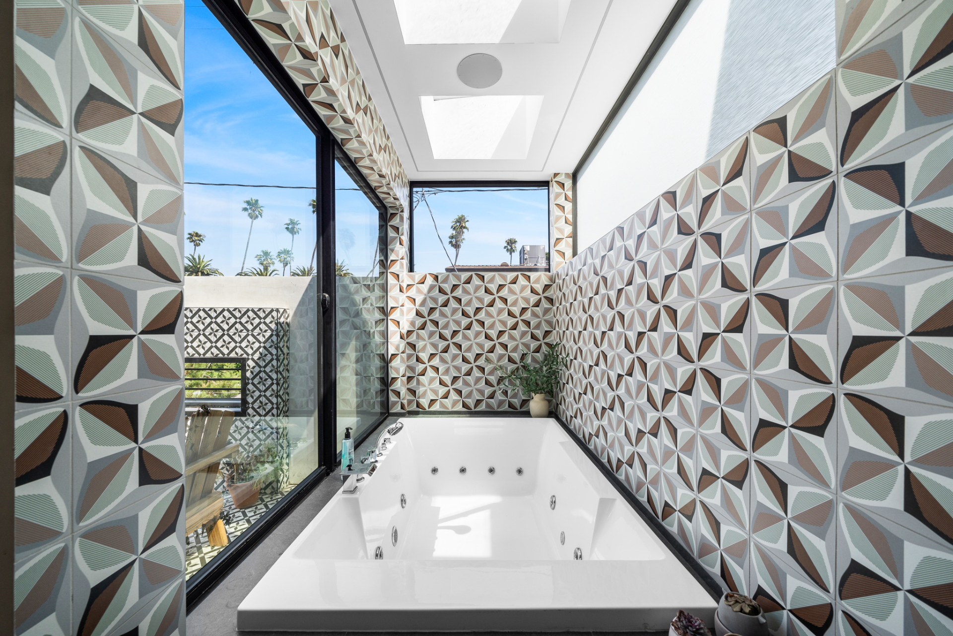 Lady Loren | Photo 48