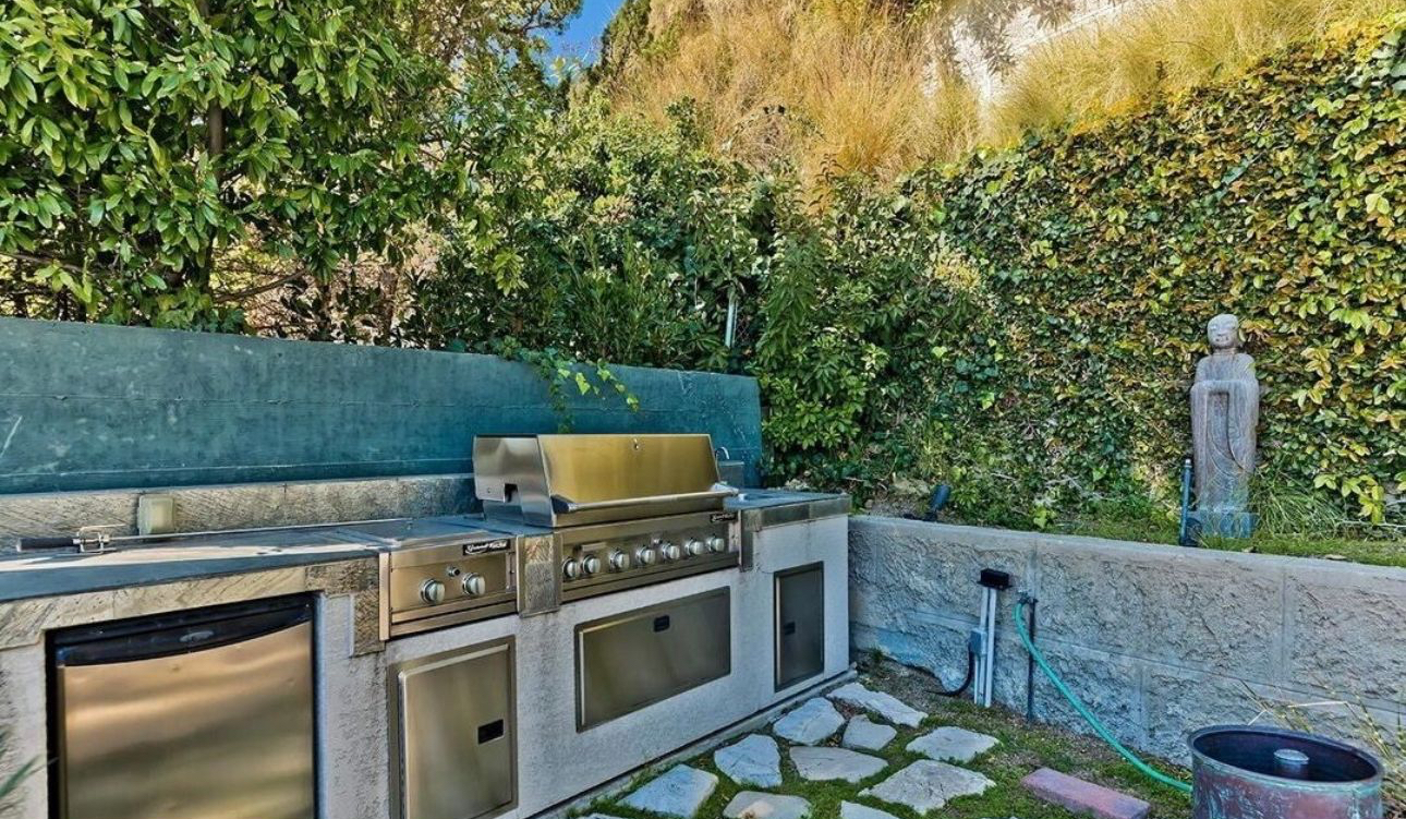 Woodshill Villa | Photo 24