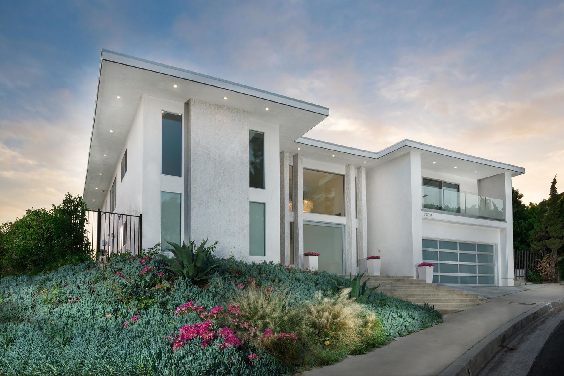 Venus Modern | Photo 6