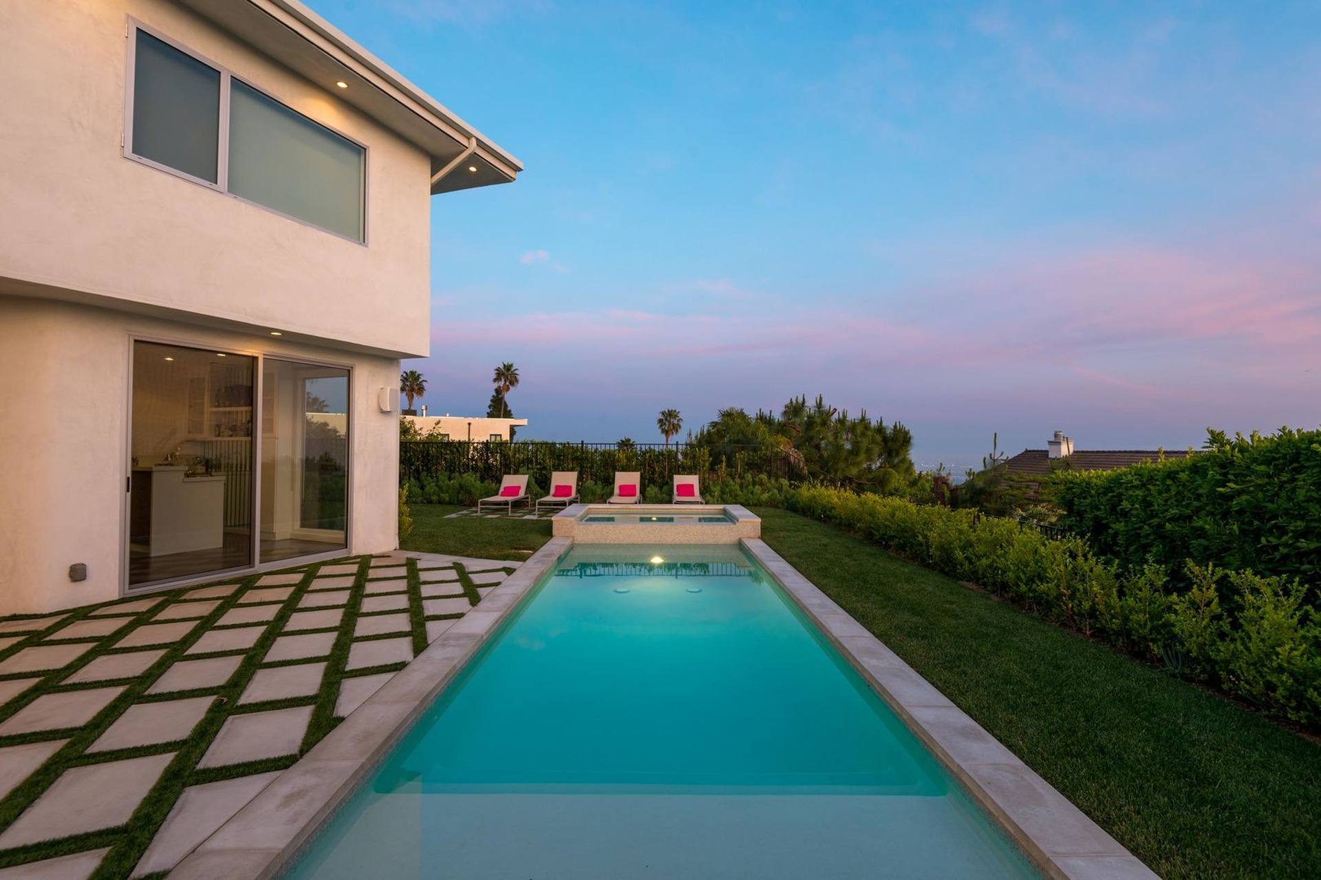 Venus Modern | Photo 5