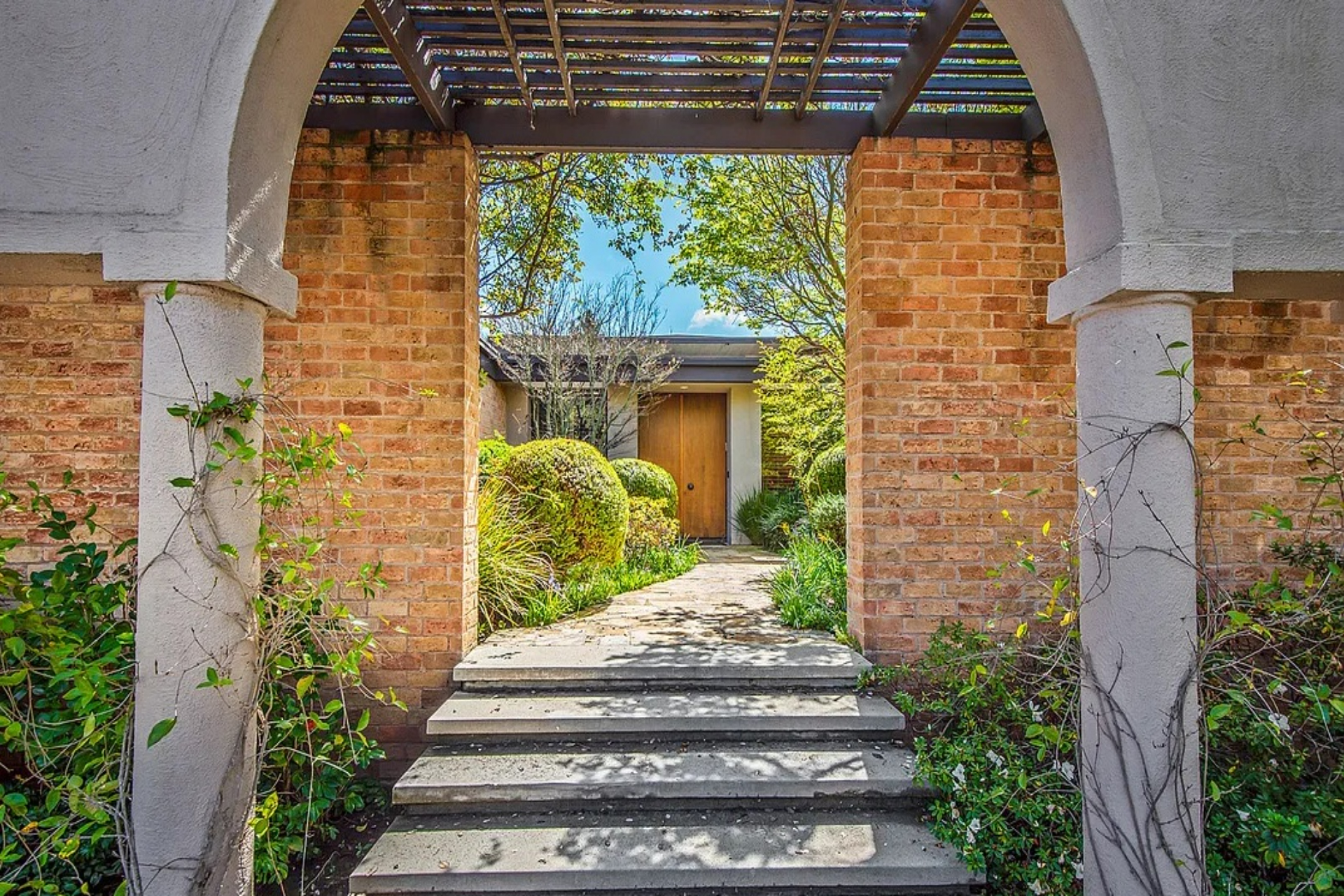 Summit Estate | Photo 4