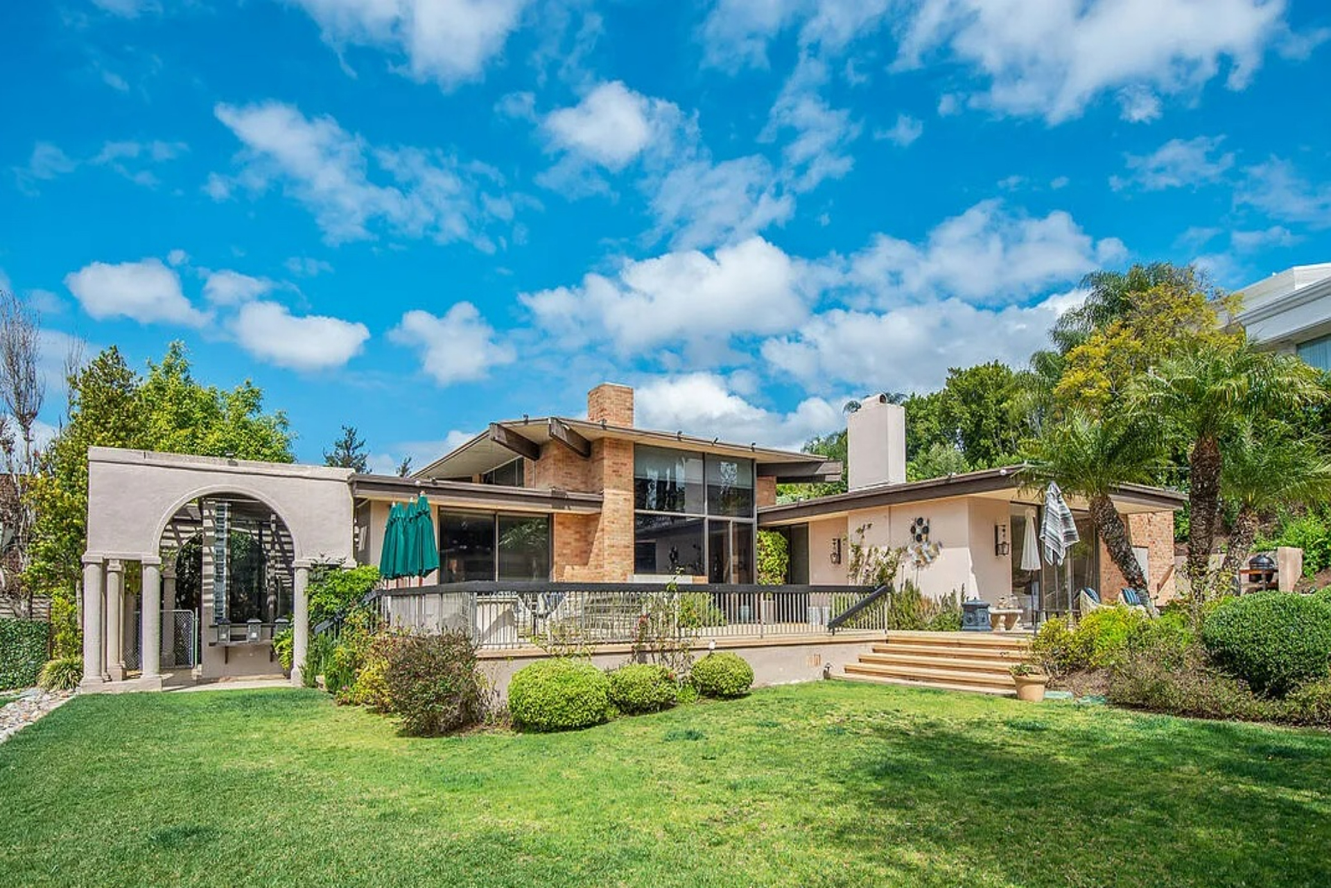 Summit Estate | Photo 2