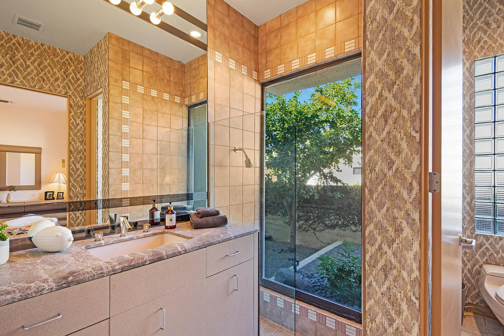 Sunny Lane | Photo 11