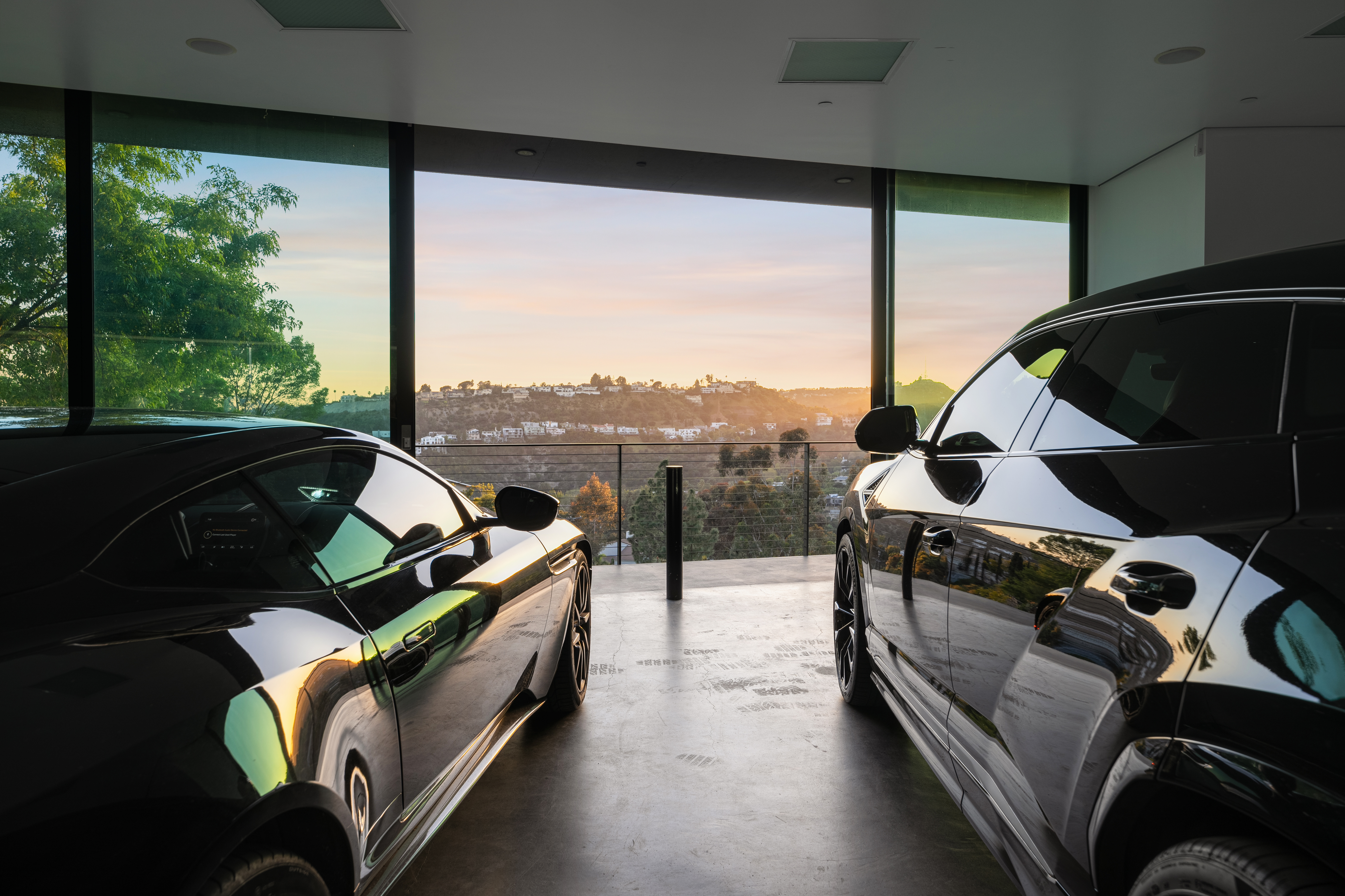 Glass Mansion | Photo 30