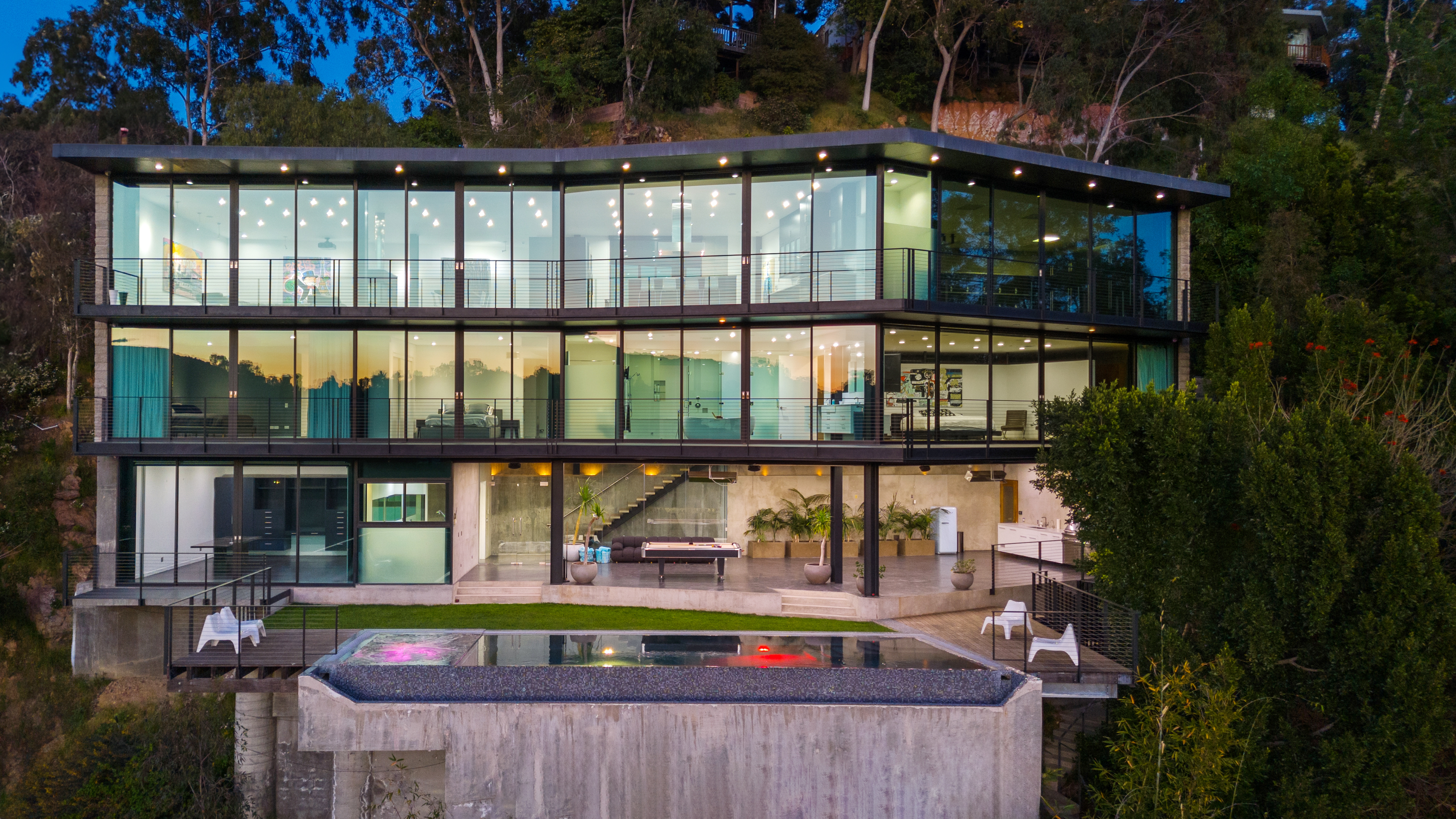 Glass Mansion | Photo 38