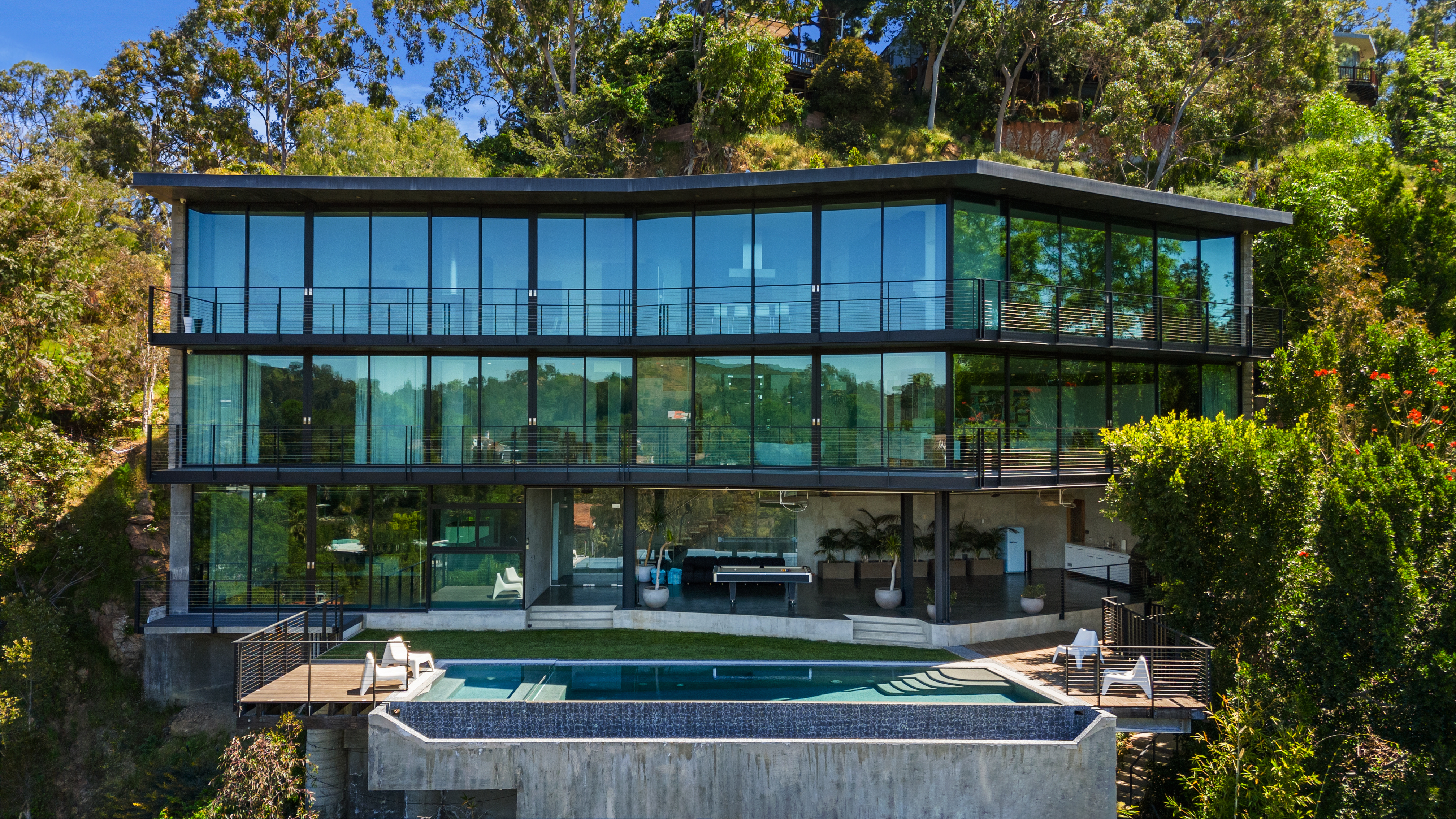 Glass Mansion | Photo 31
