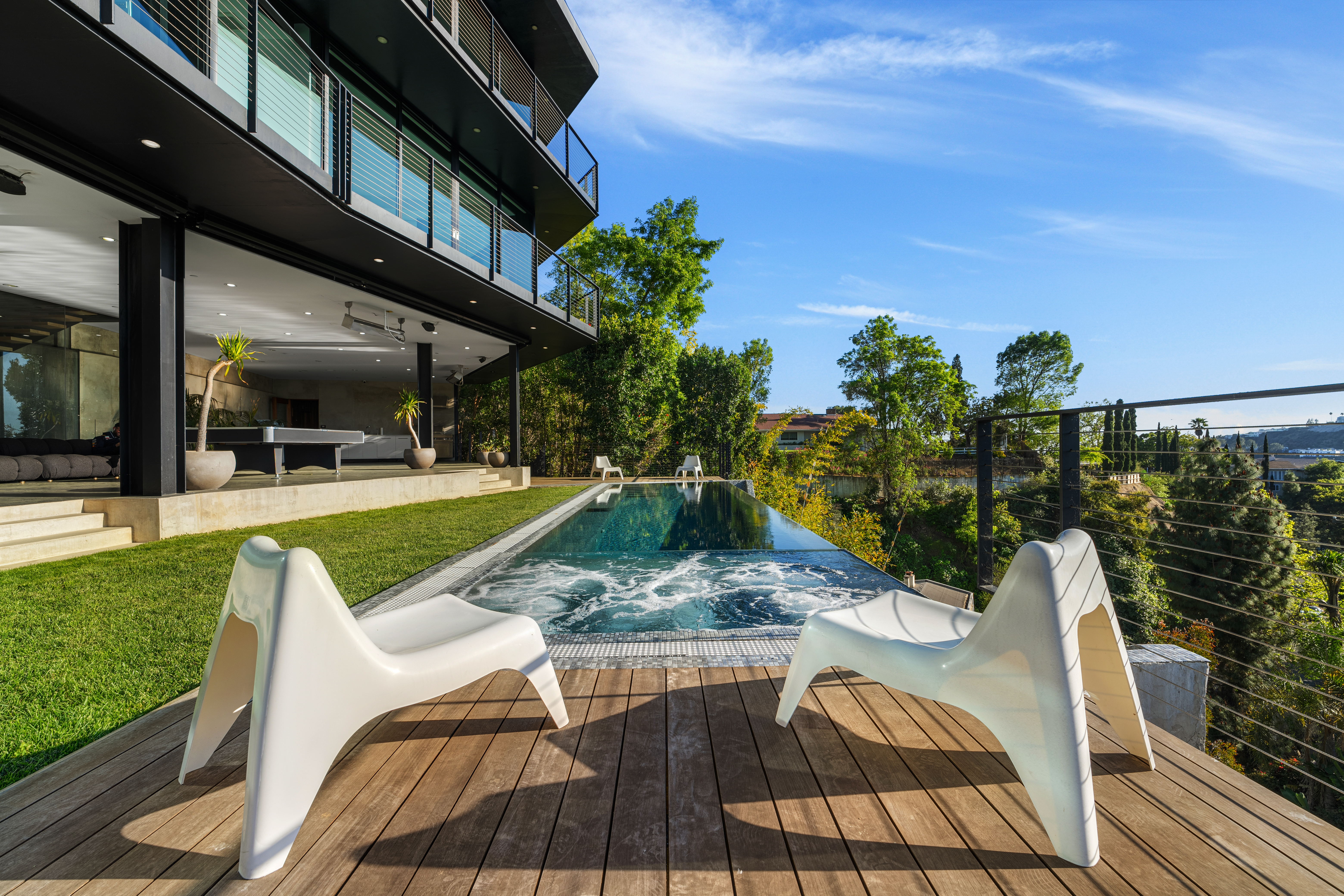 Glass Mansion | Photo 2