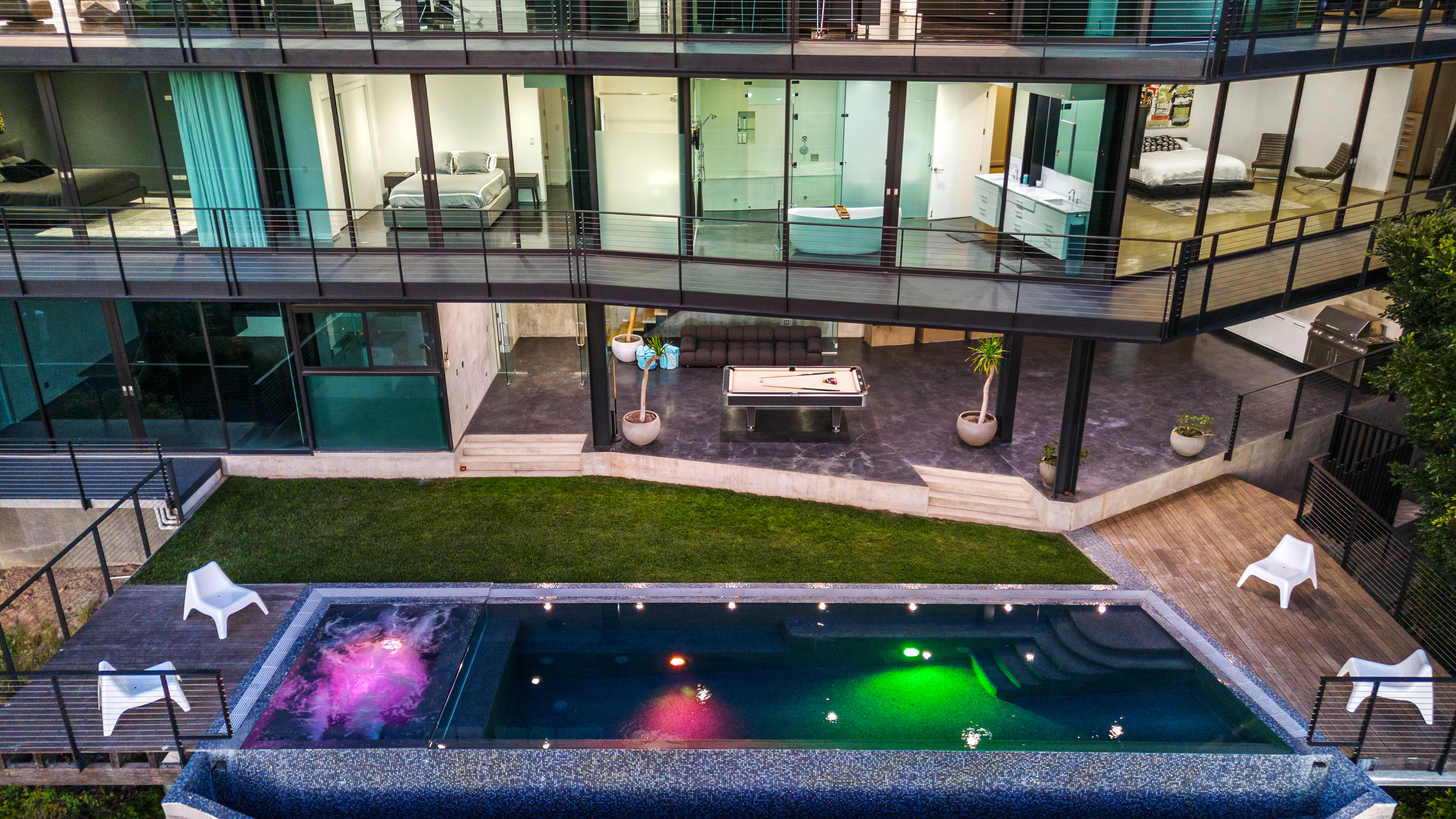 Glass Mansion | Photo 37
