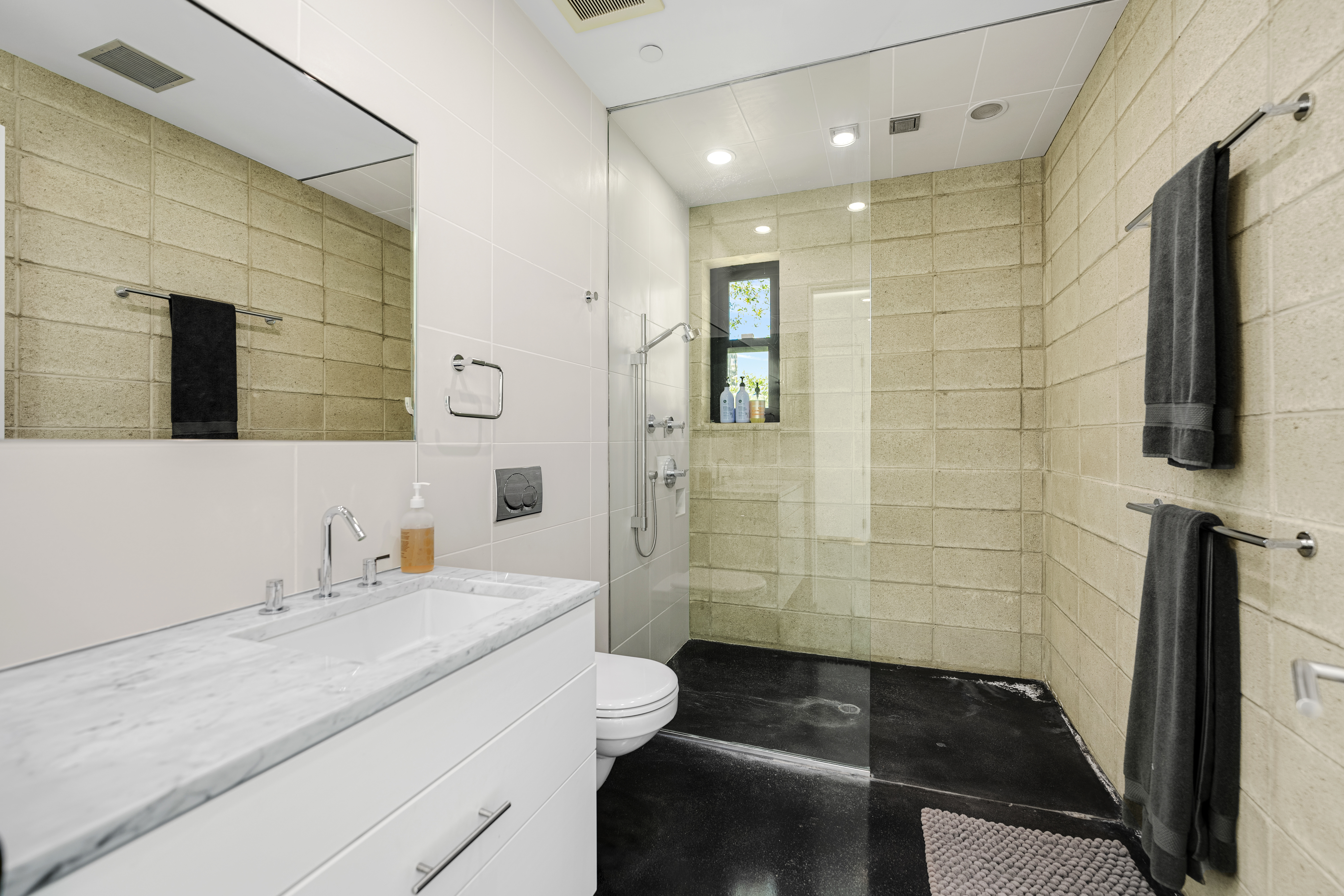 Glass Mansion | Photo 25