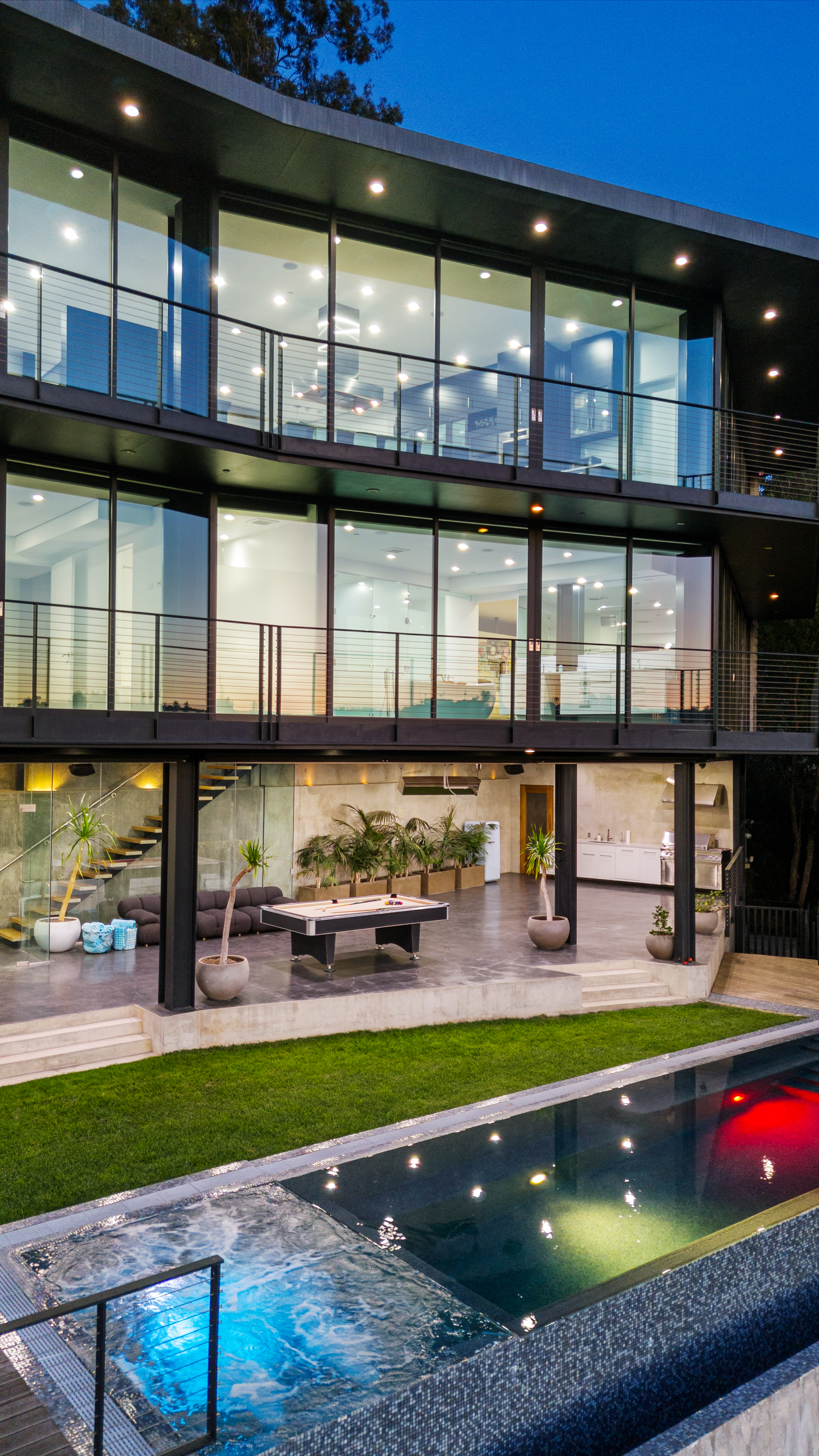 Glass Mansion | Photo 36