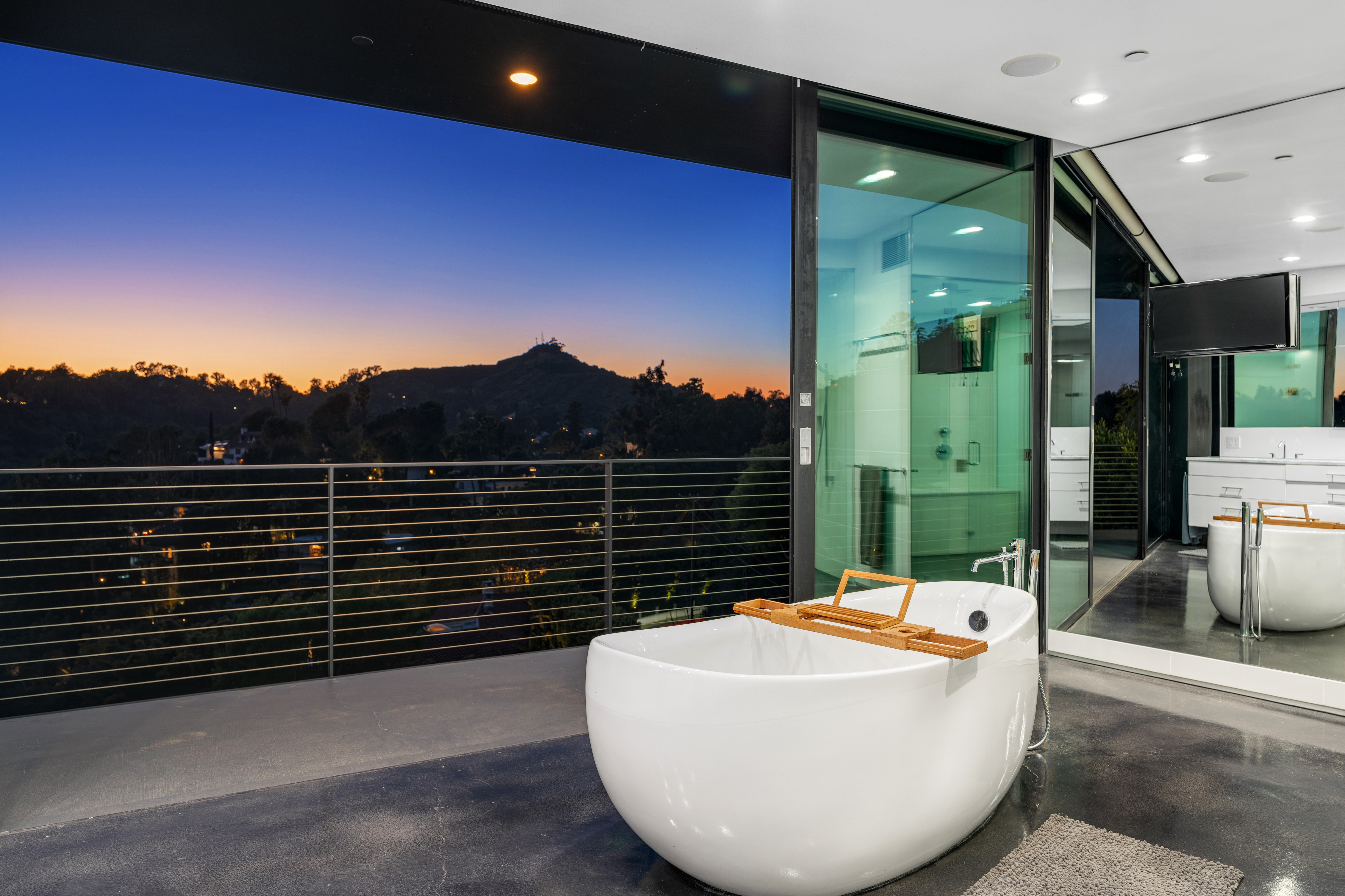 Glass Mansion | Photo 23