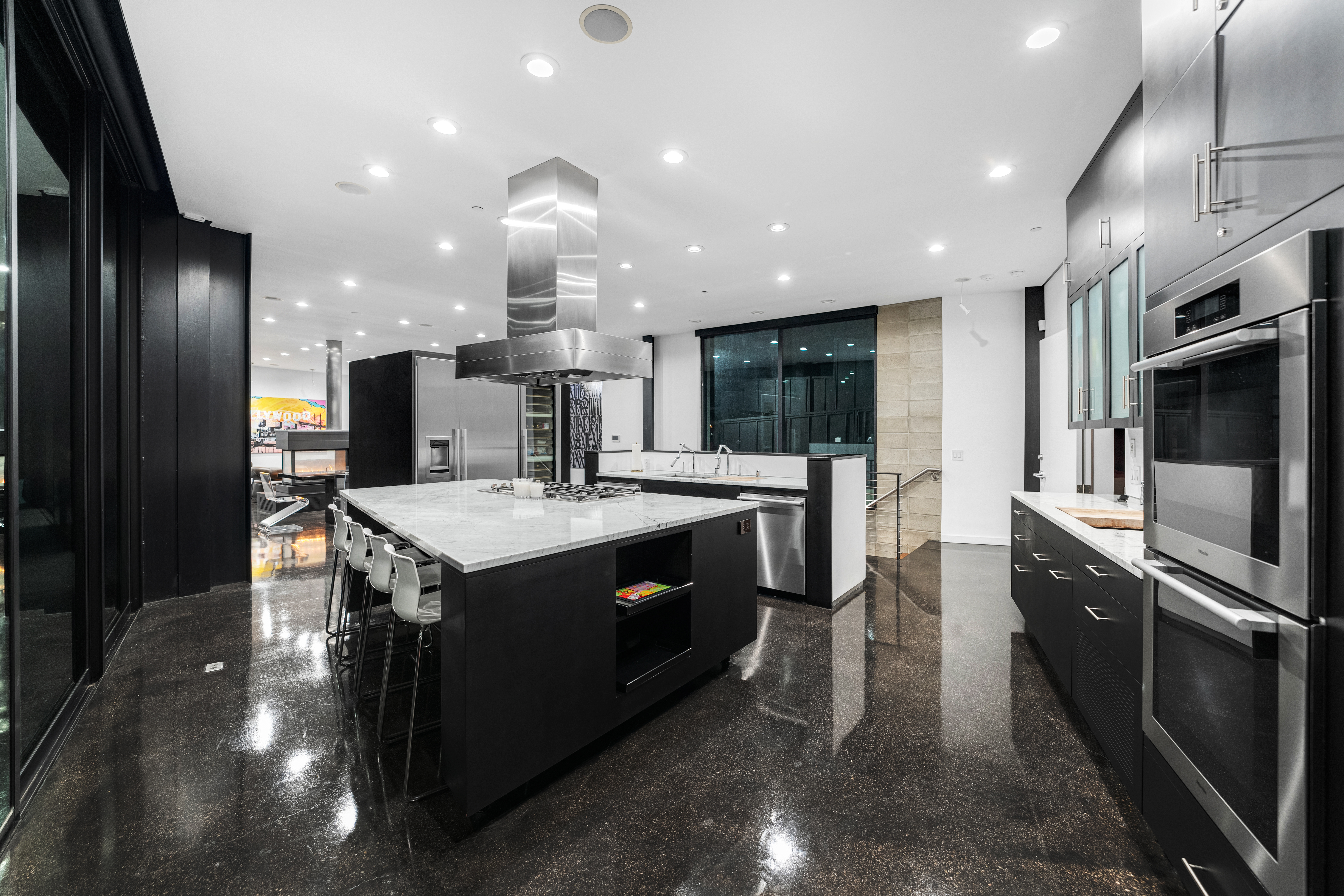 Glass Mansion | Photo 9