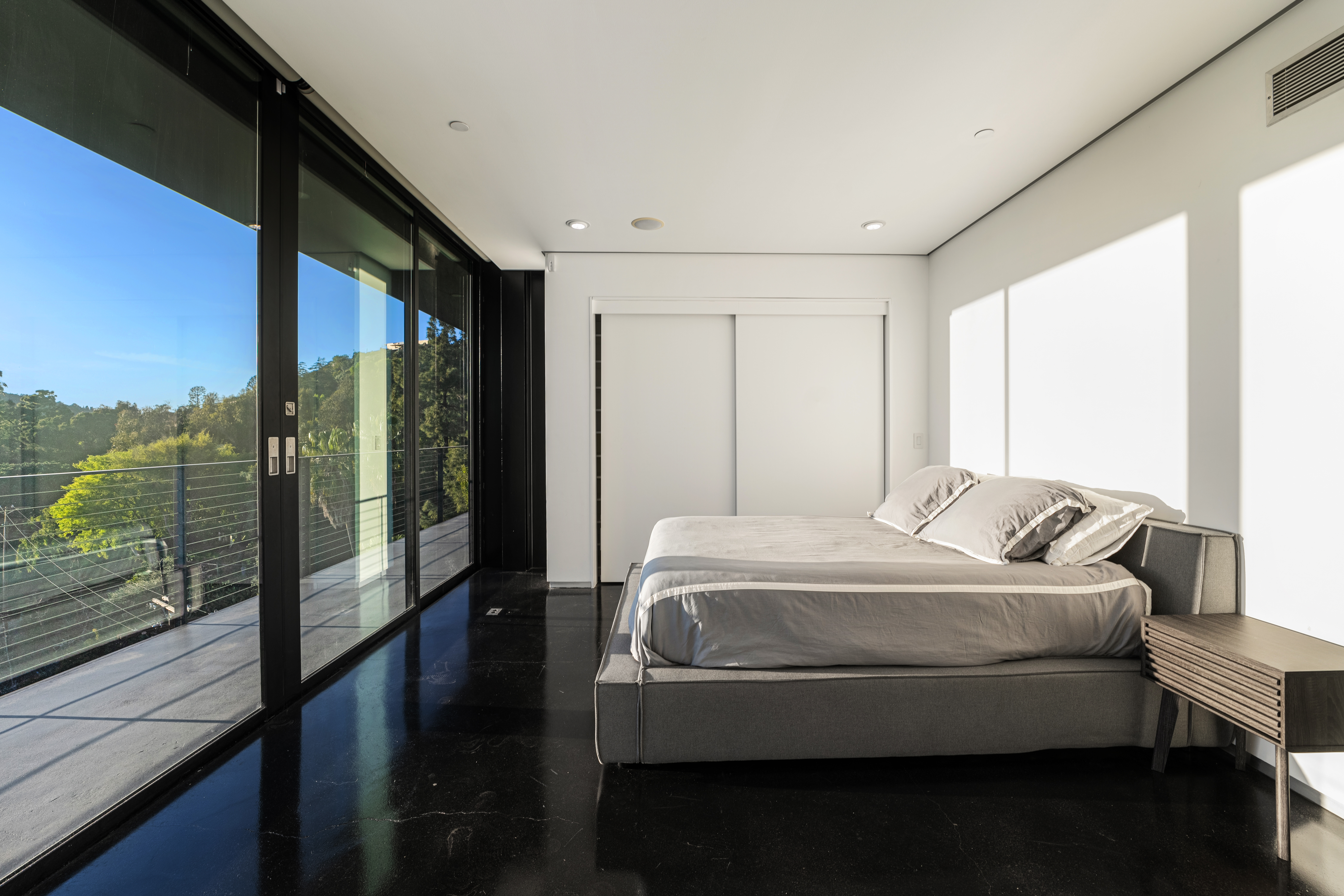 Glass Mansion | Photo 24