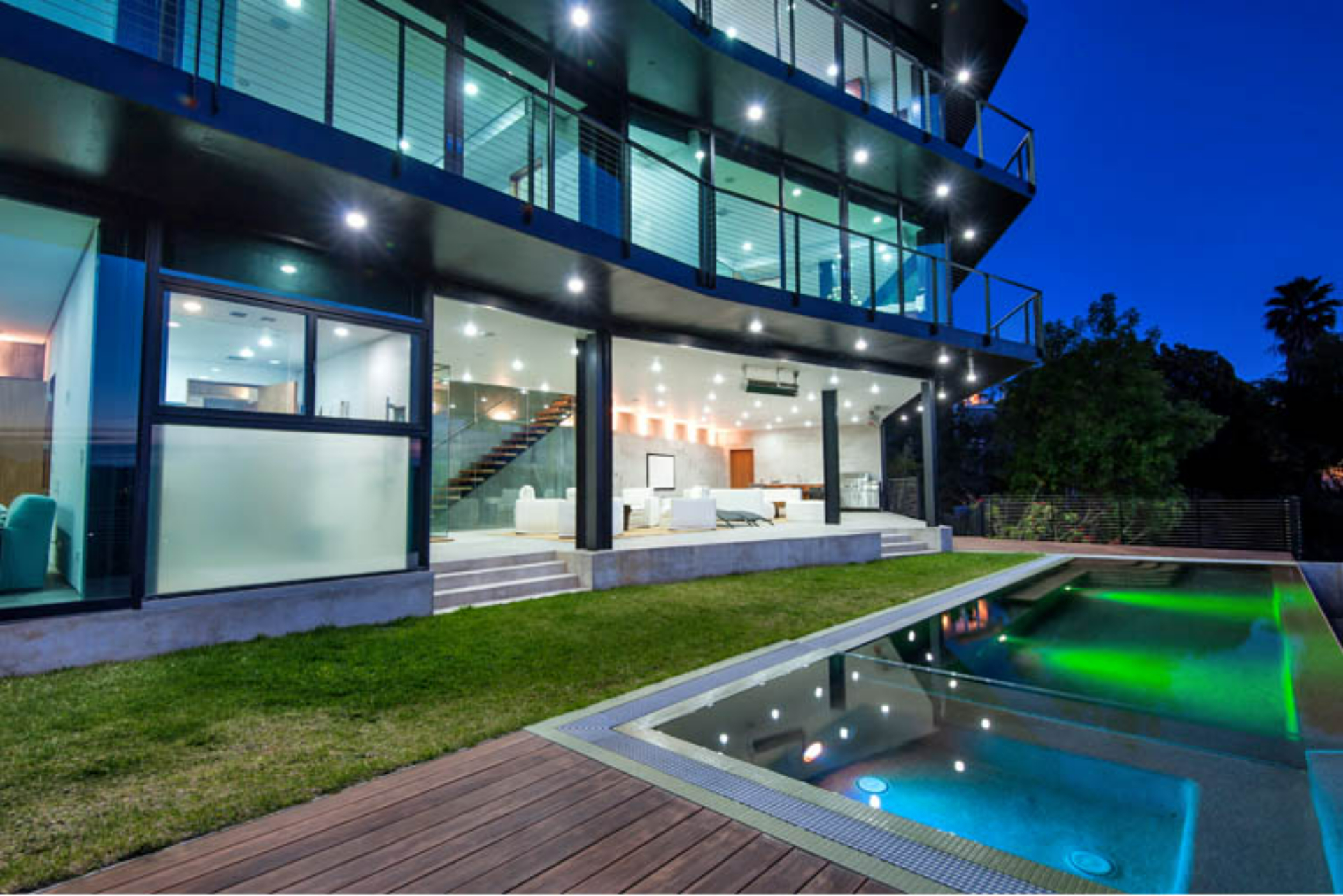 Glass Mansion | Photo 34