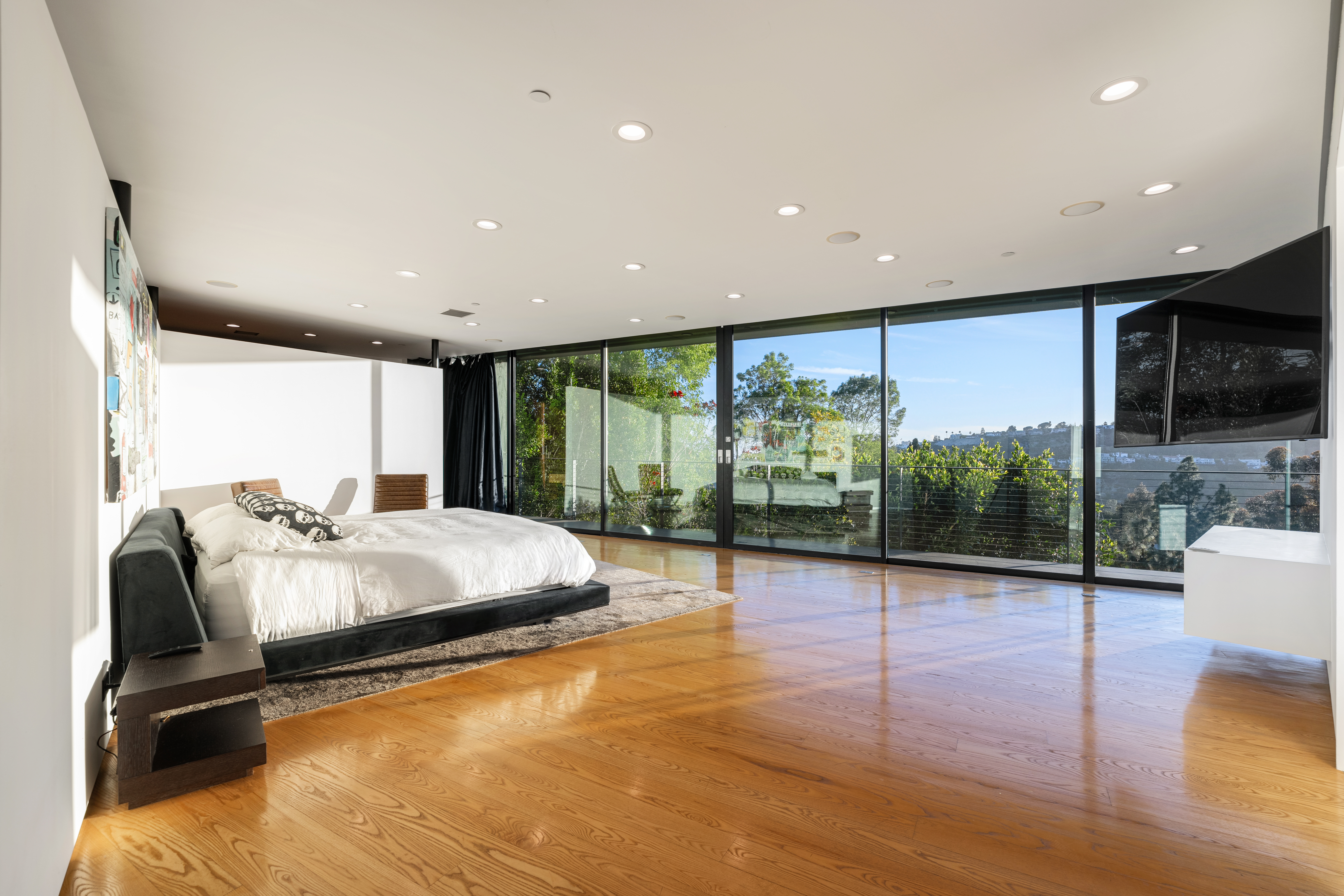 Glass Mansion | Photo 19