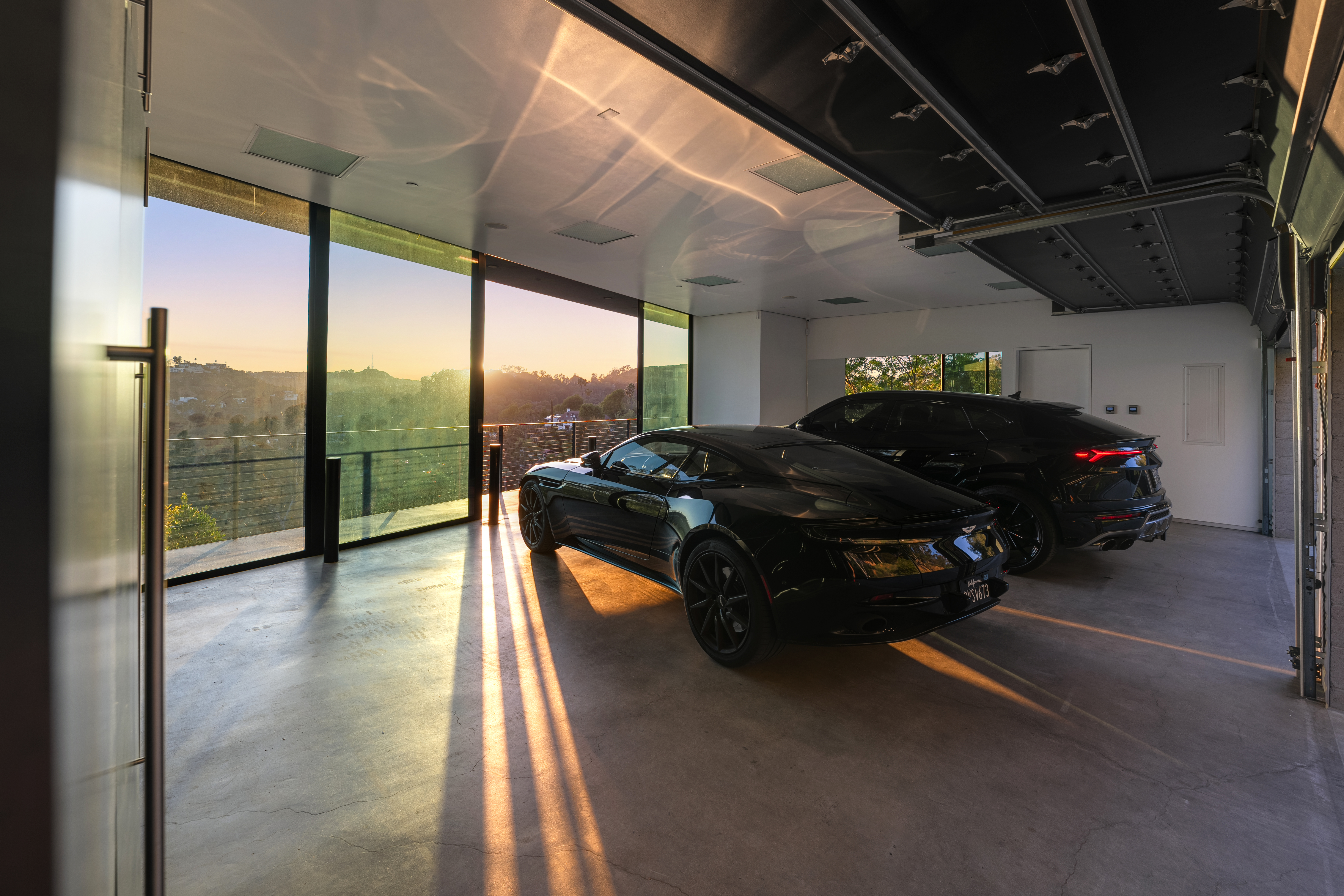 Glass Mansion | Photo 29