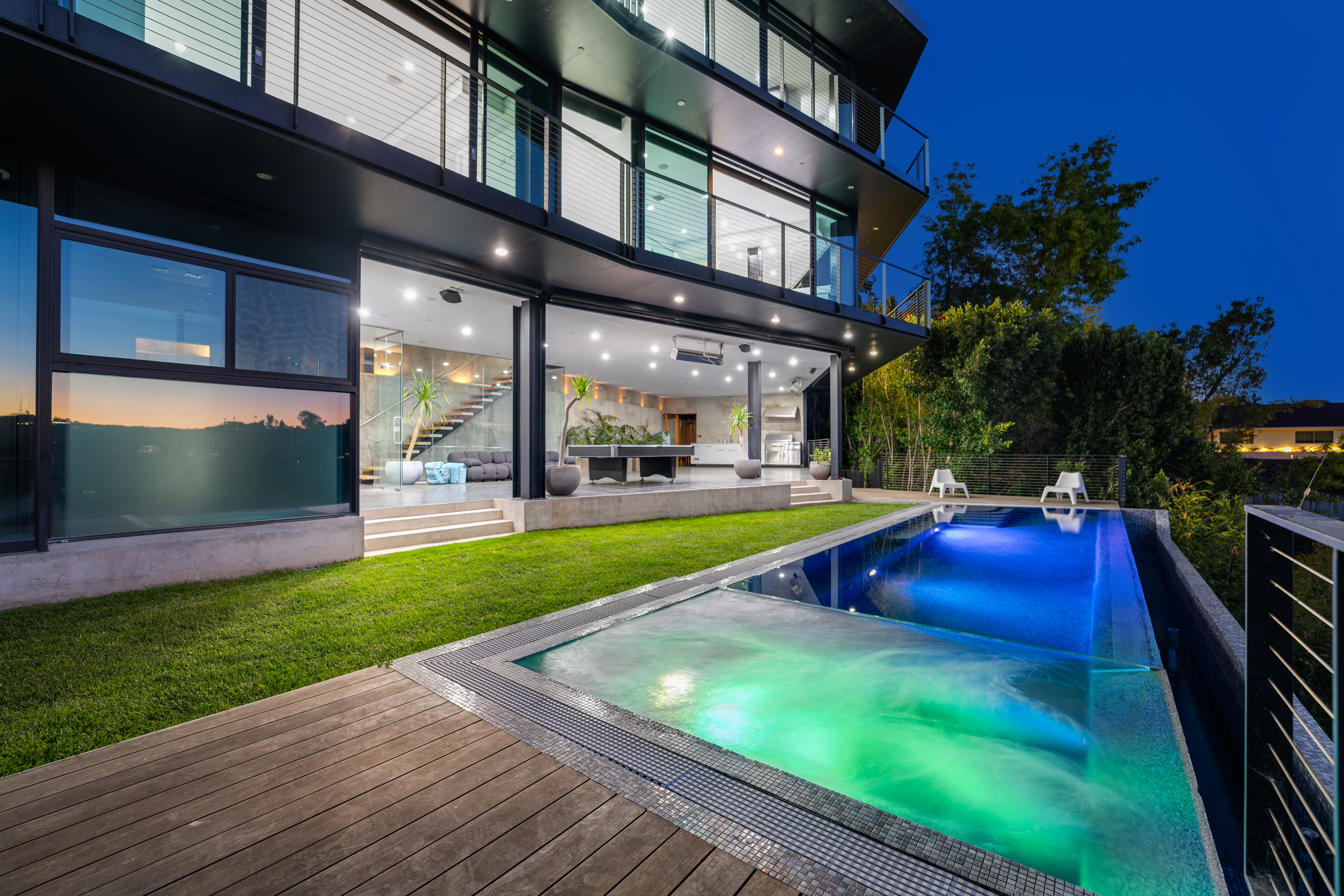 Glass Mansion | Photo 35