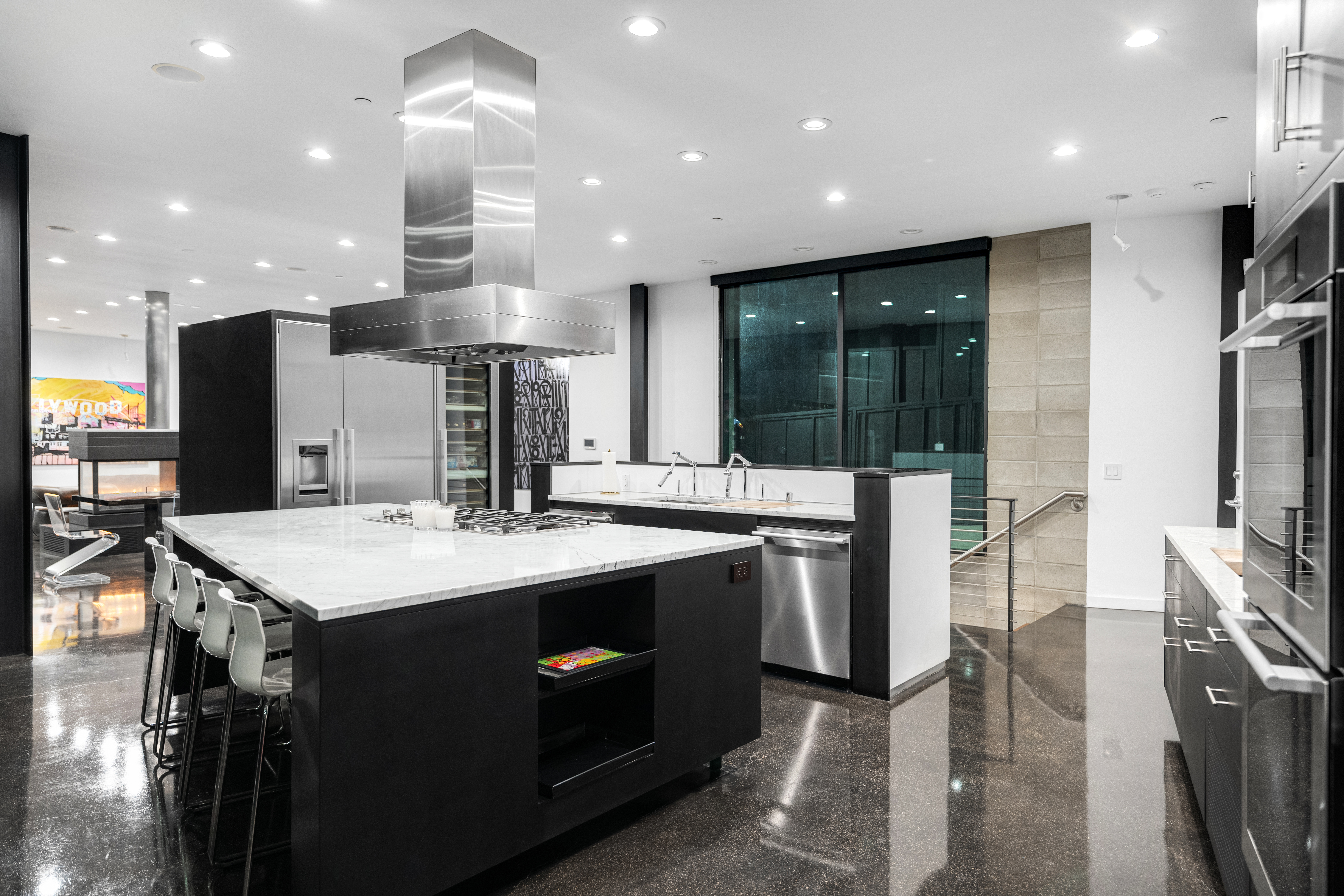 Glass Mansion | Photo 8