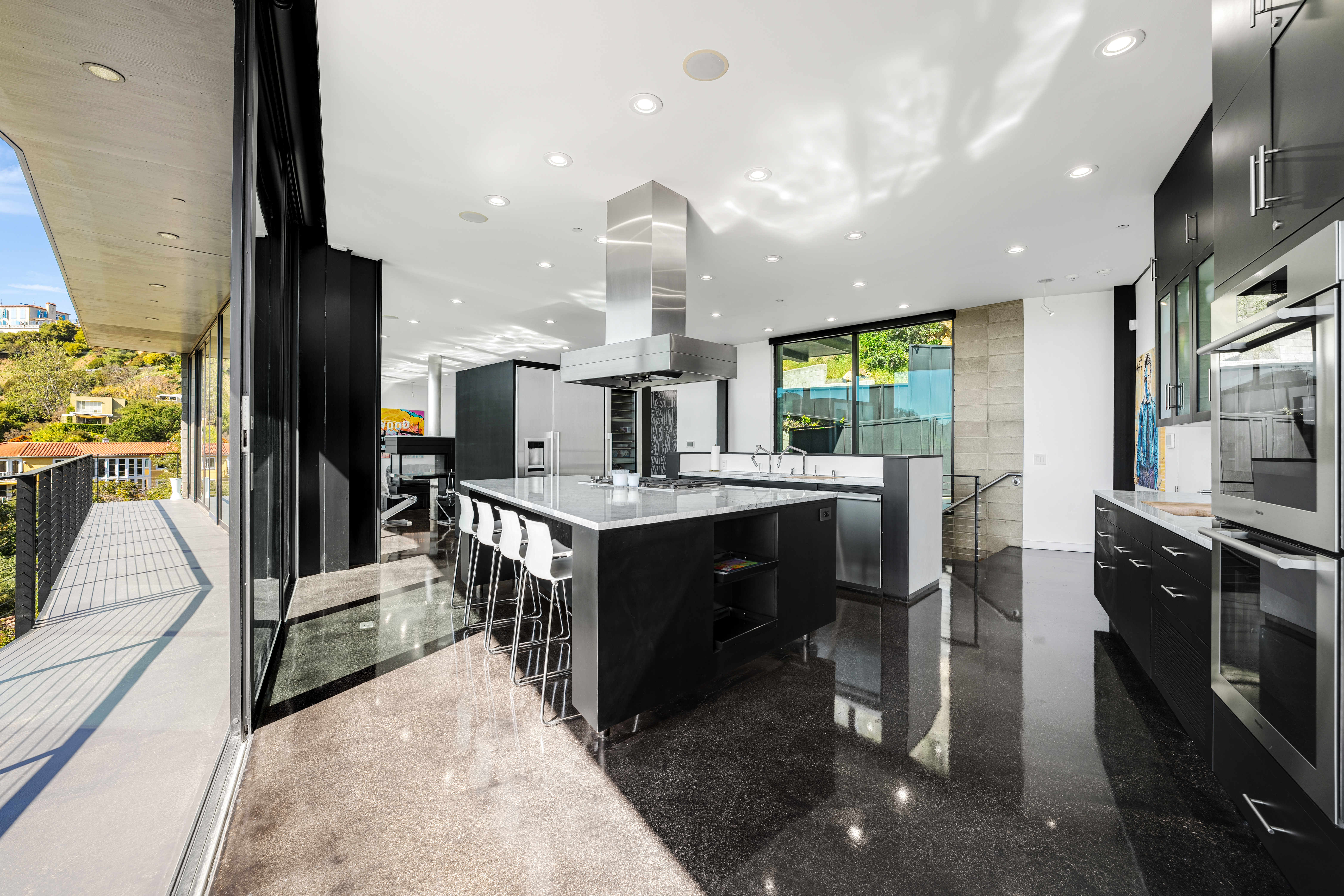 Glass Mansion | Photo 7