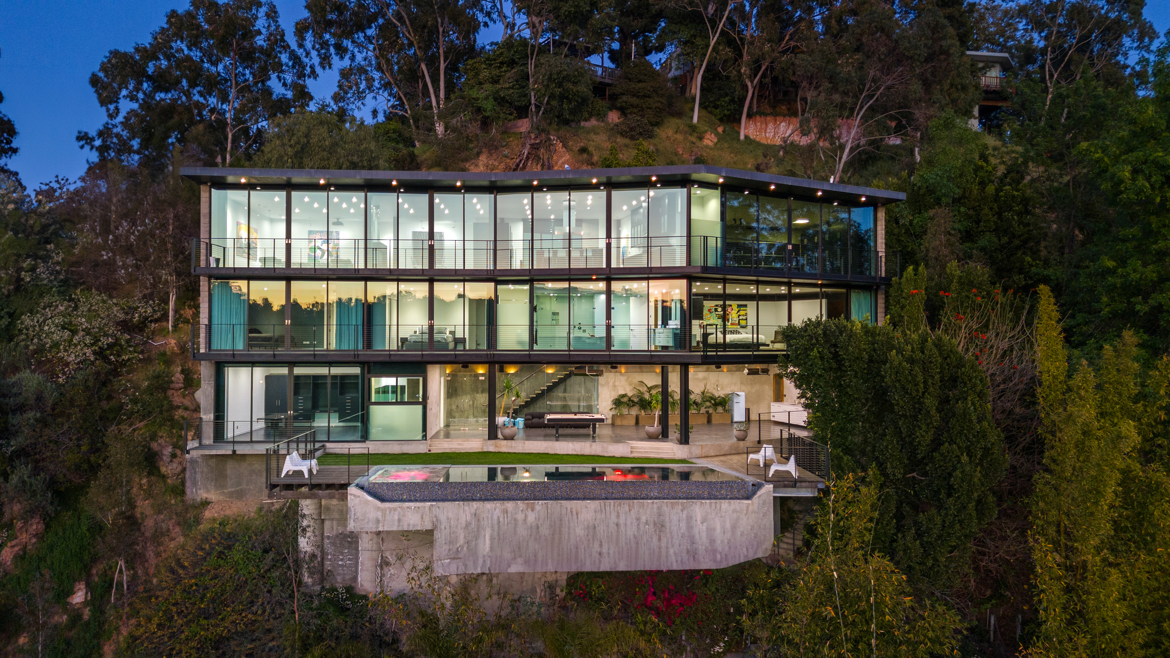 Glass Mansion | Photo 32
