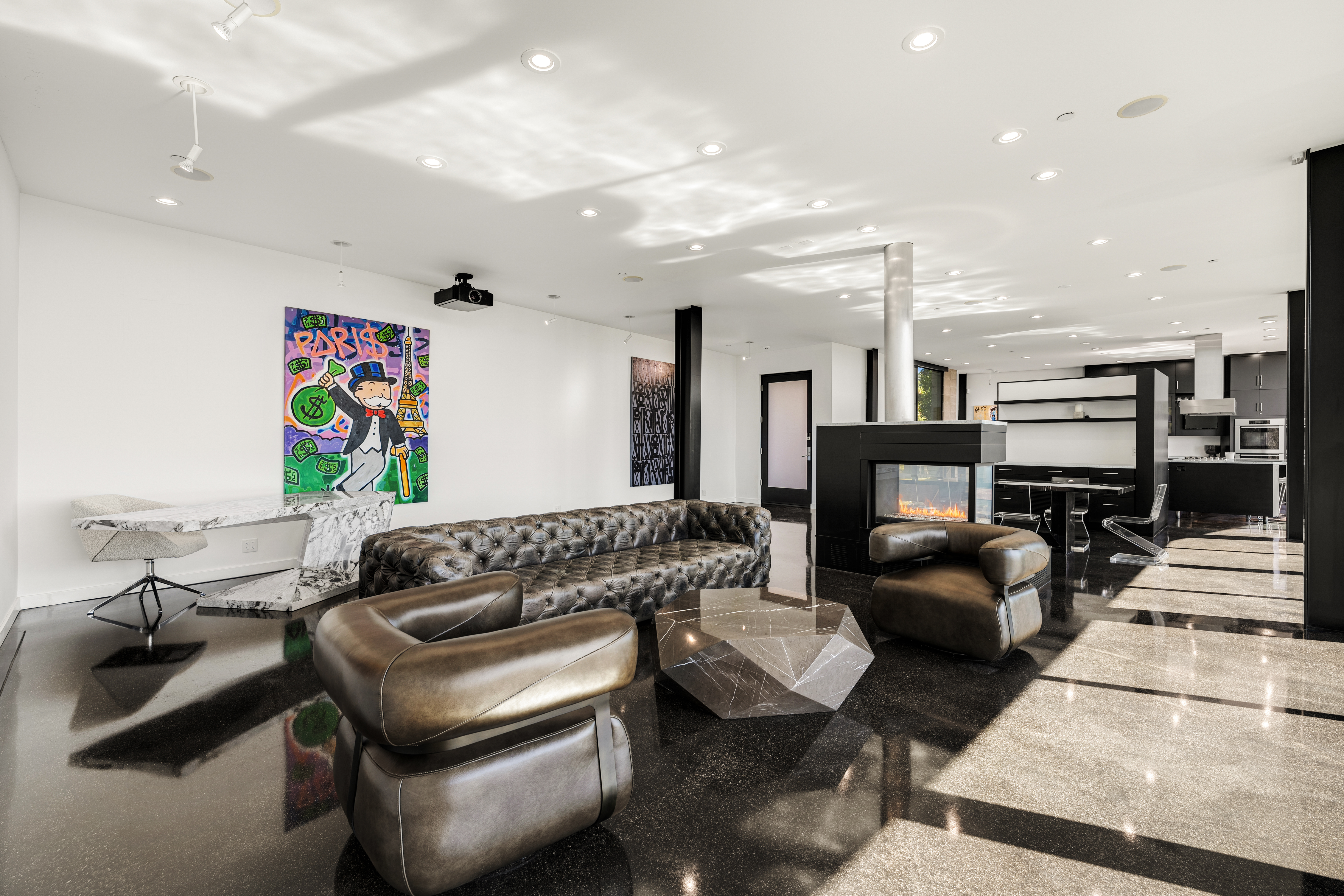 Glass Mansion | Photo 13