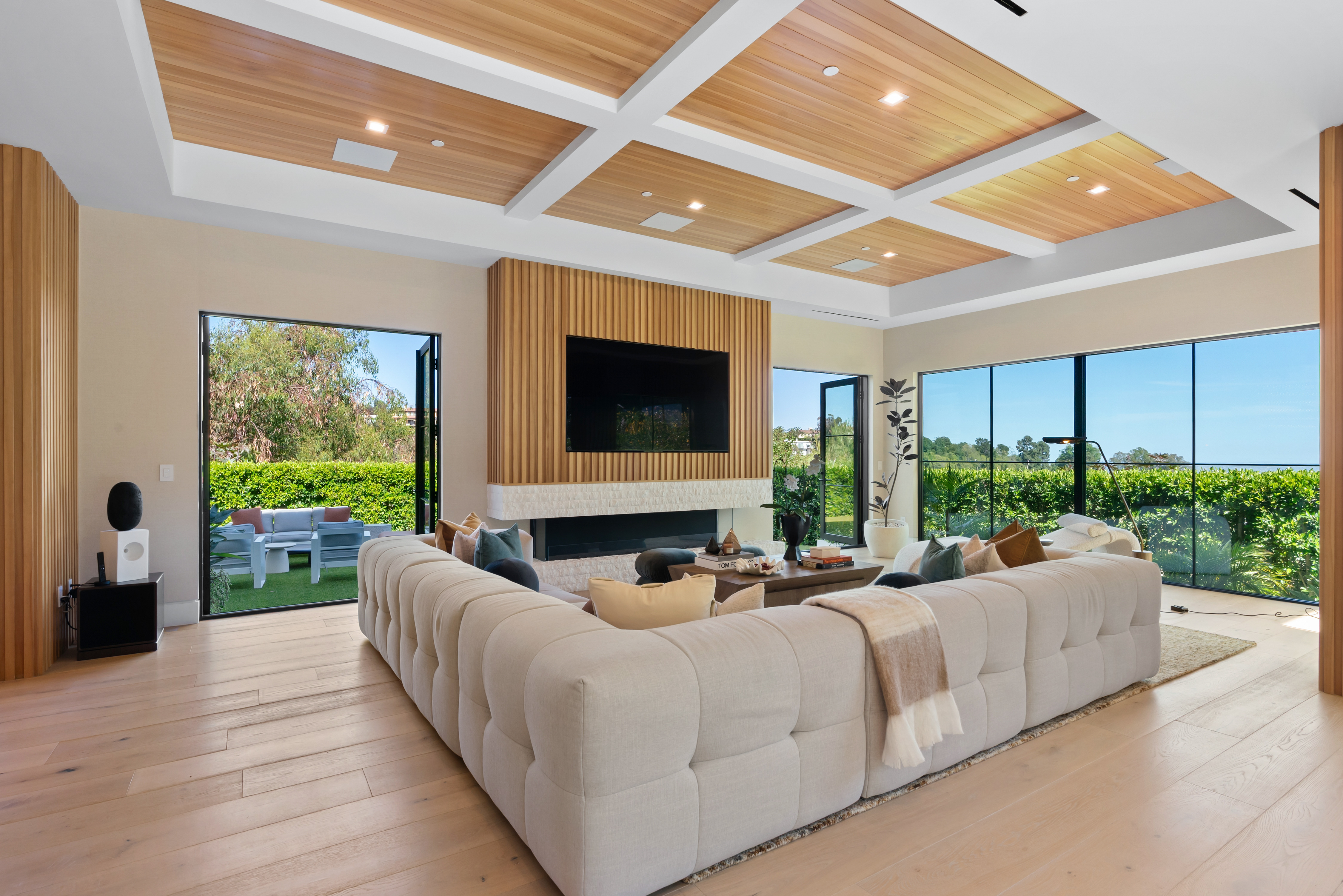 Linda Flora | Photo 9