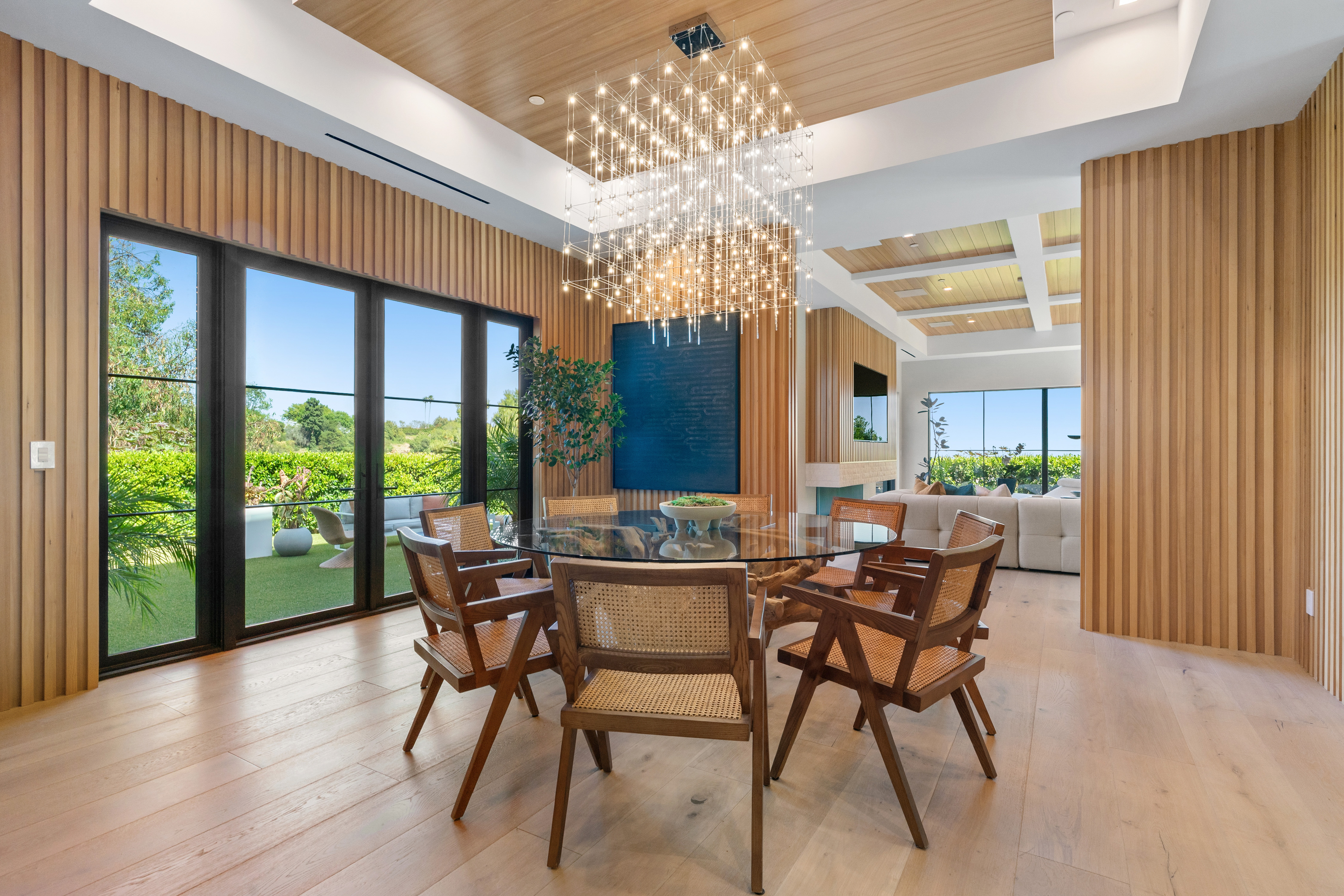 Linda Flora | Photo 11