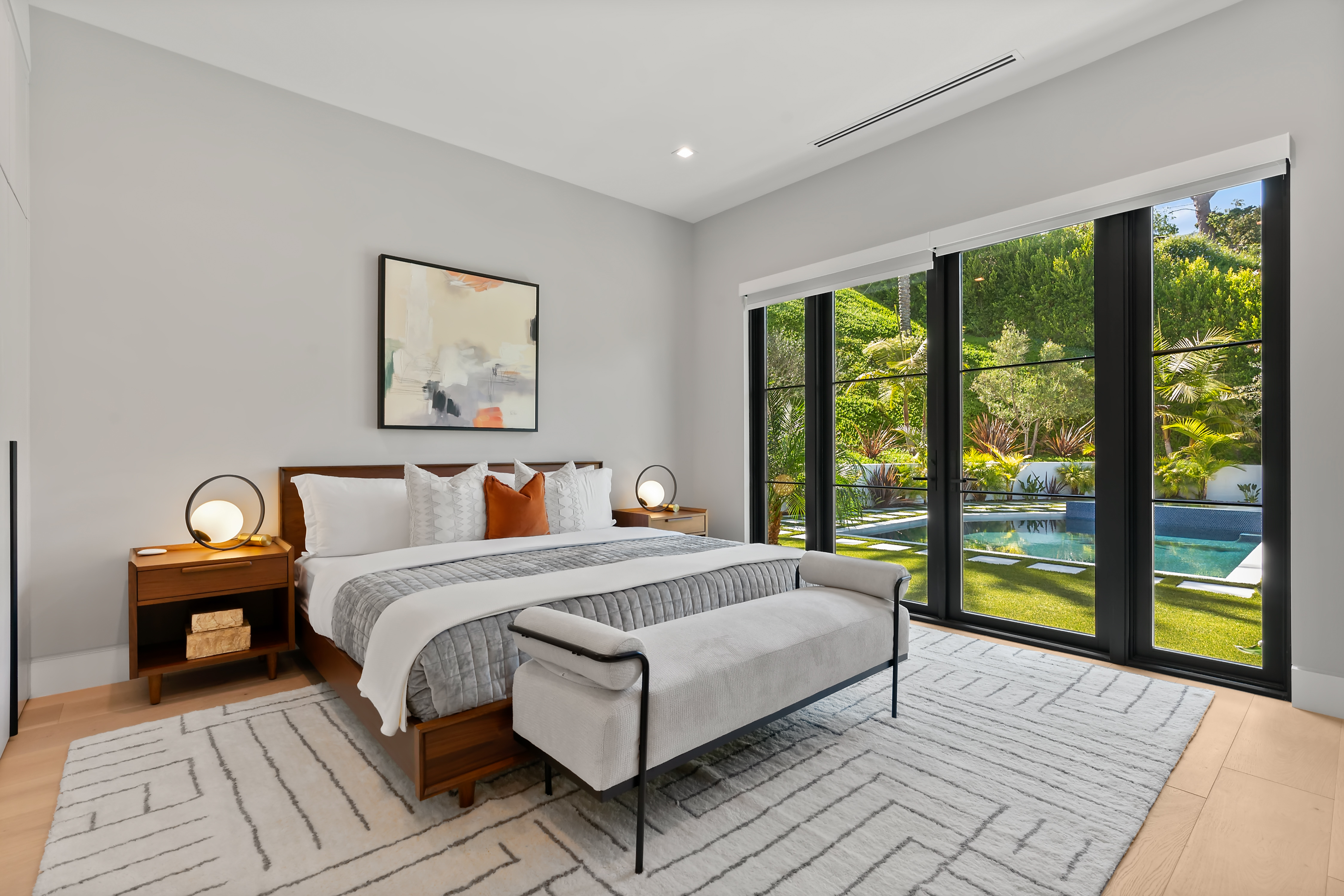 Linda Flora | Photo 22