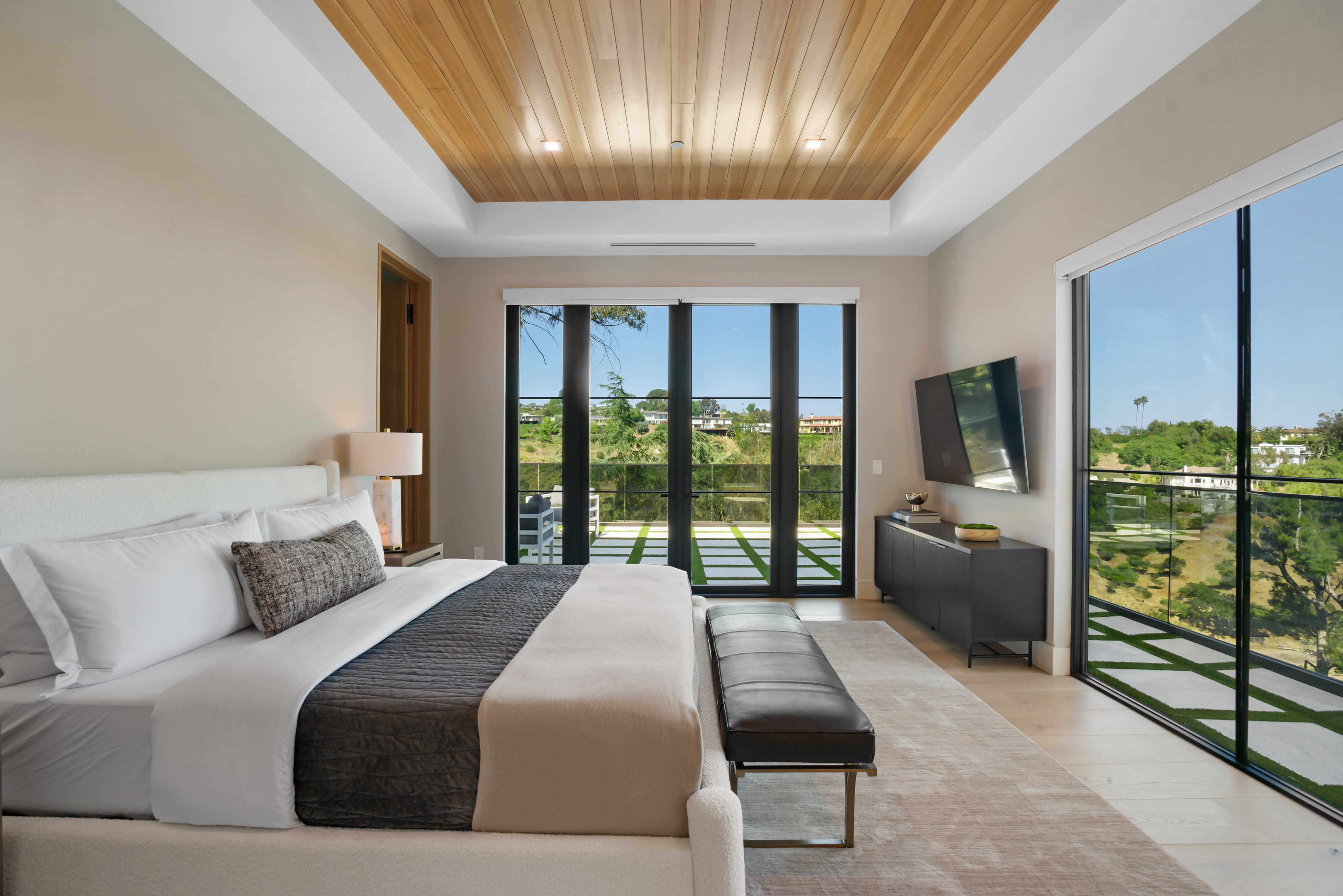 Linda Flora | Photo 38