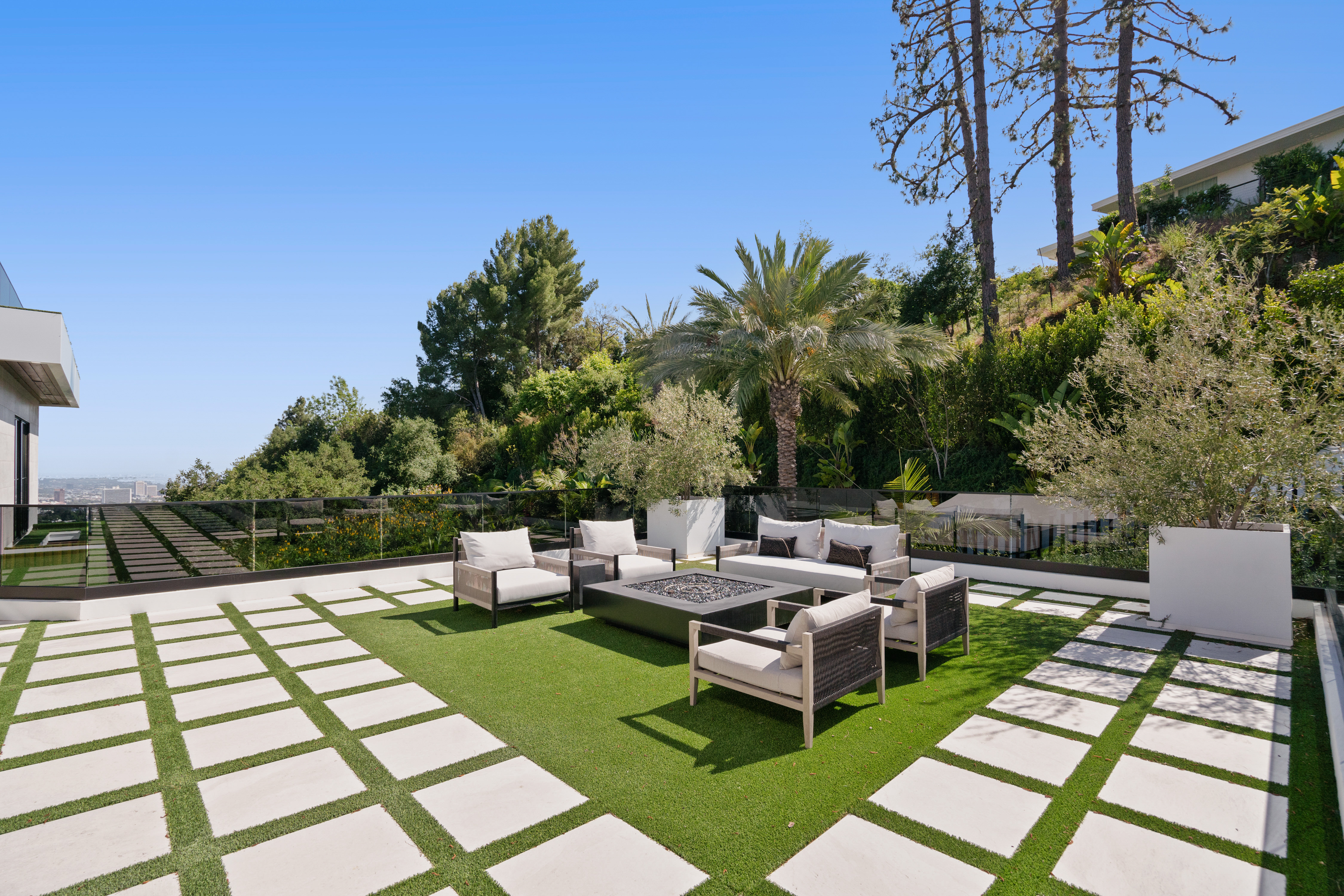 Linda Flora | Photo 52