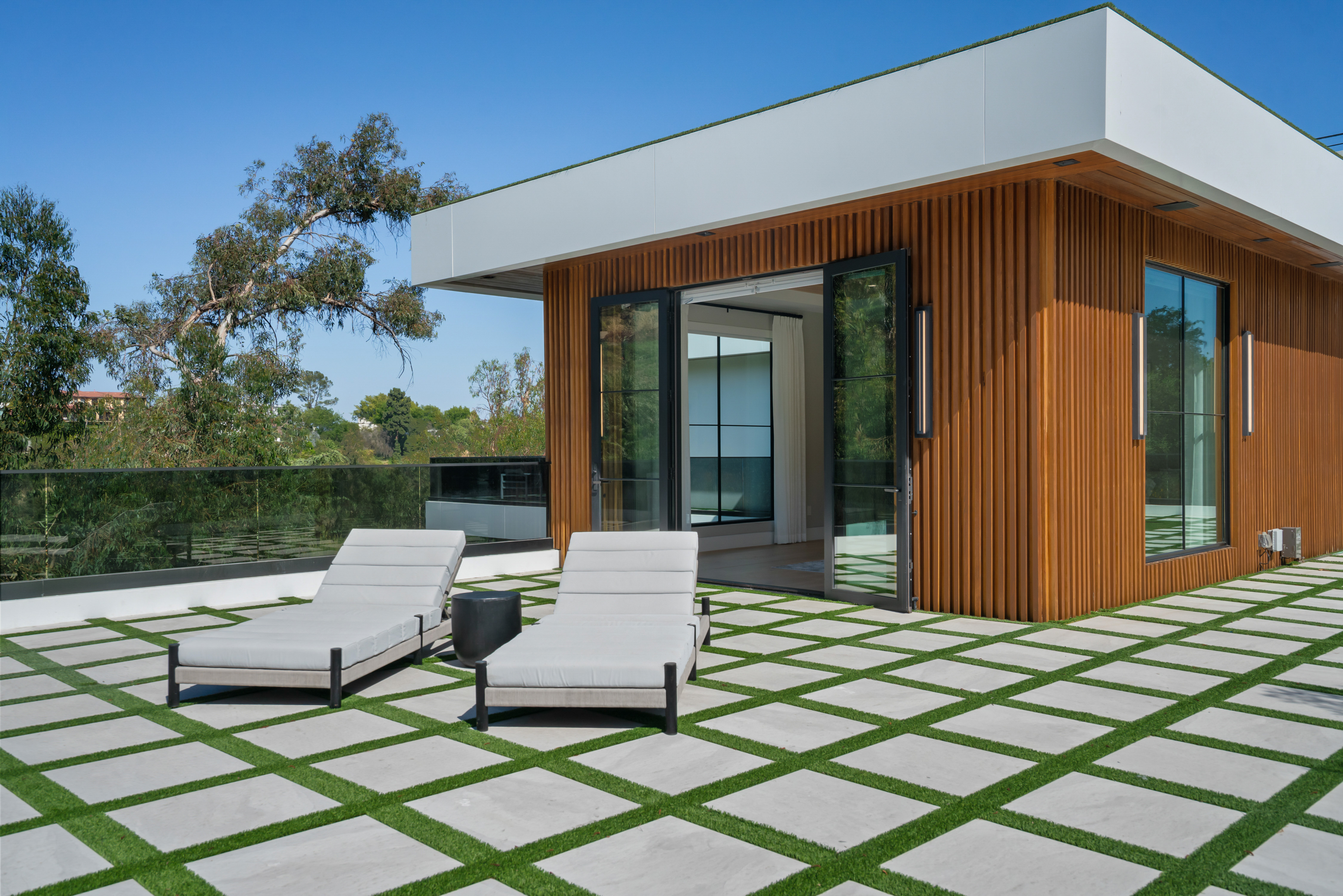 Linda Flora | Photo 51