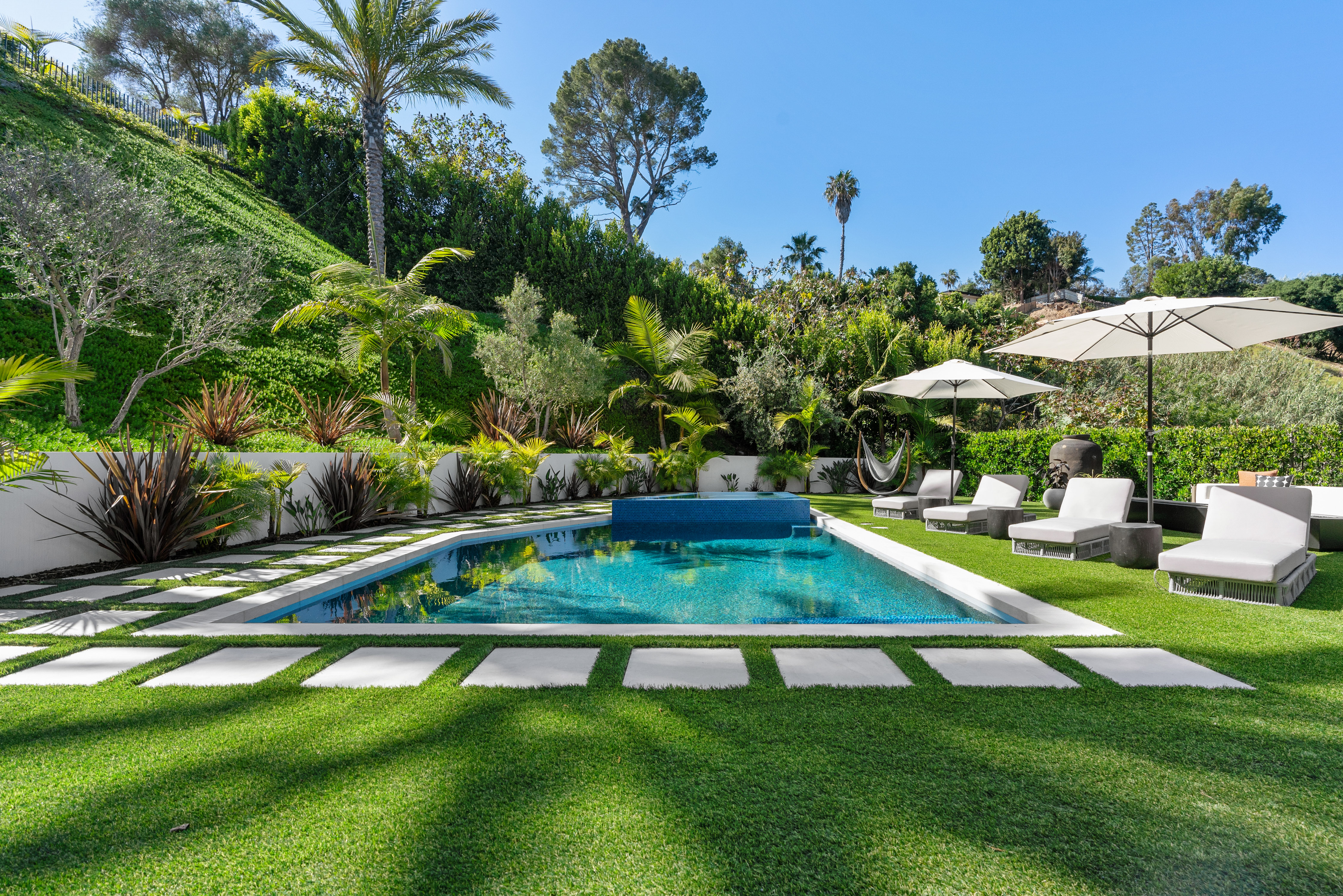 Linda Flora | Photo 3