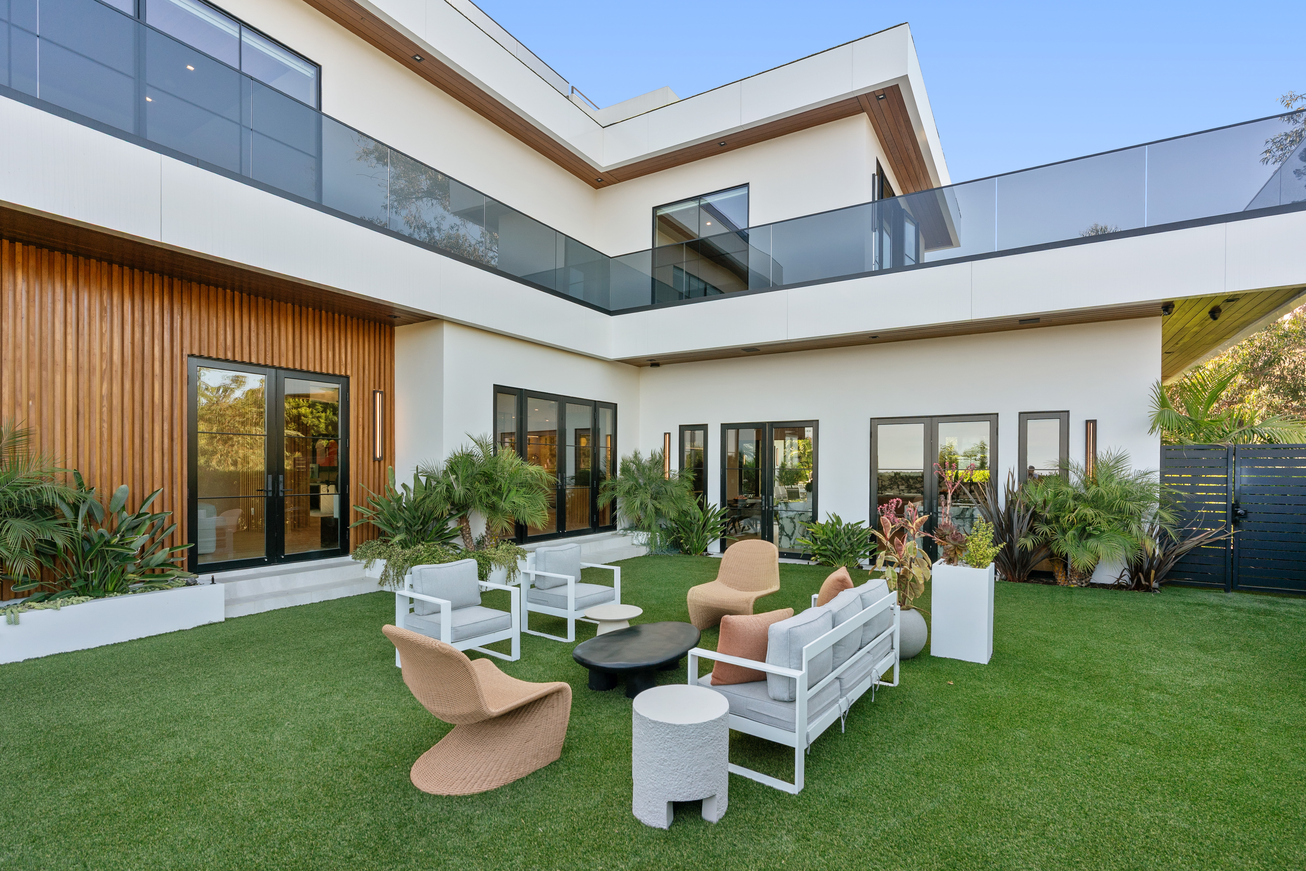 Linda Flora | Photo 58