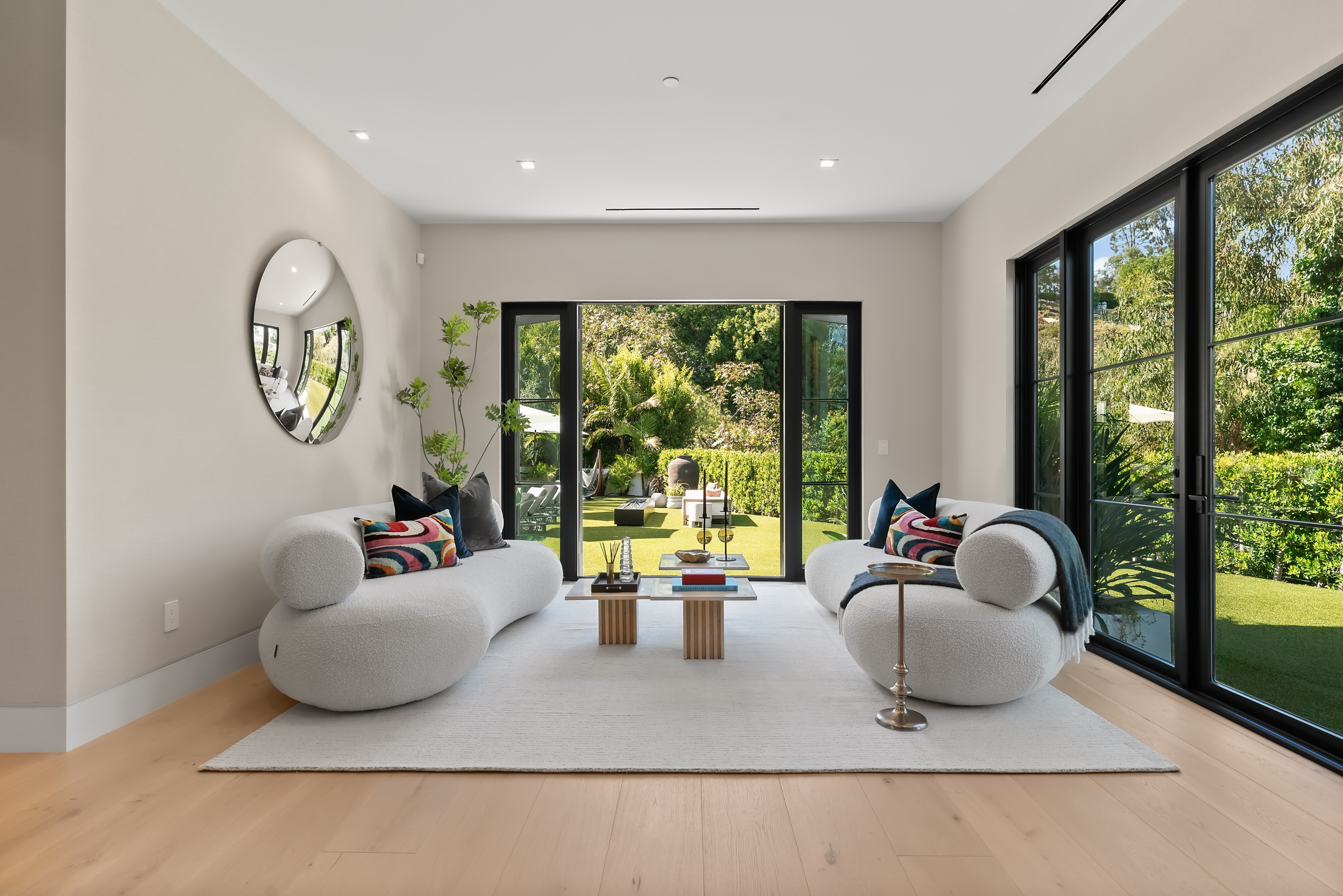 Linda Flora | Photo 5