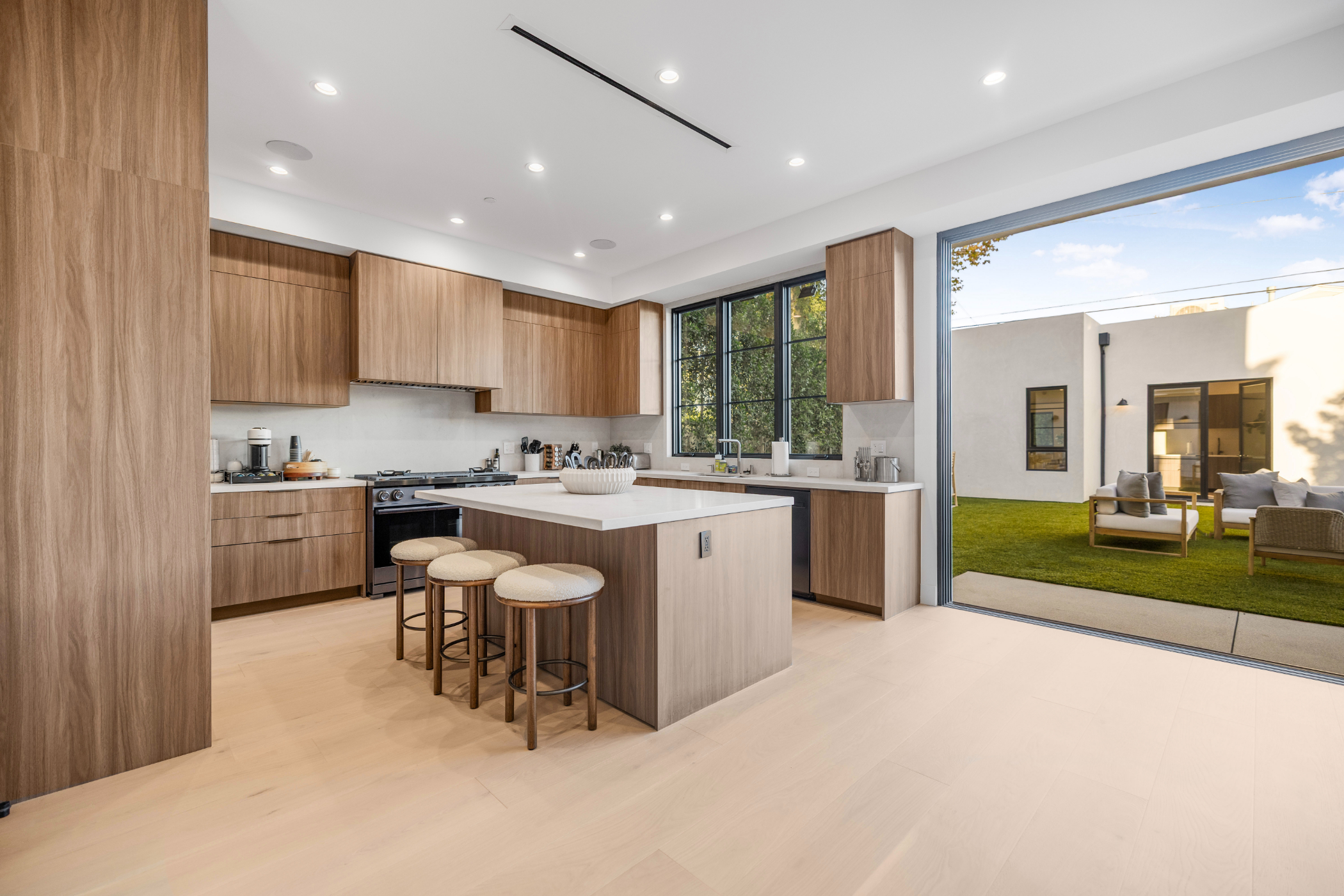 Colfax Estate | Photo 15