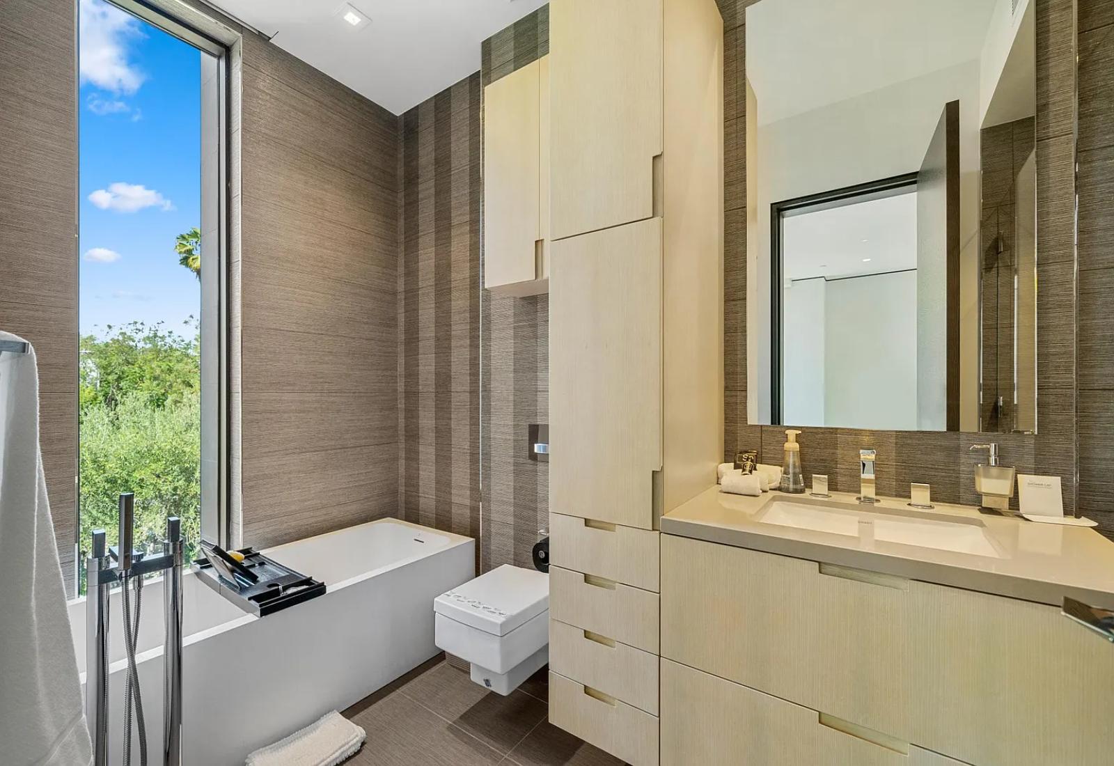 Rexford Modern | Photo 37