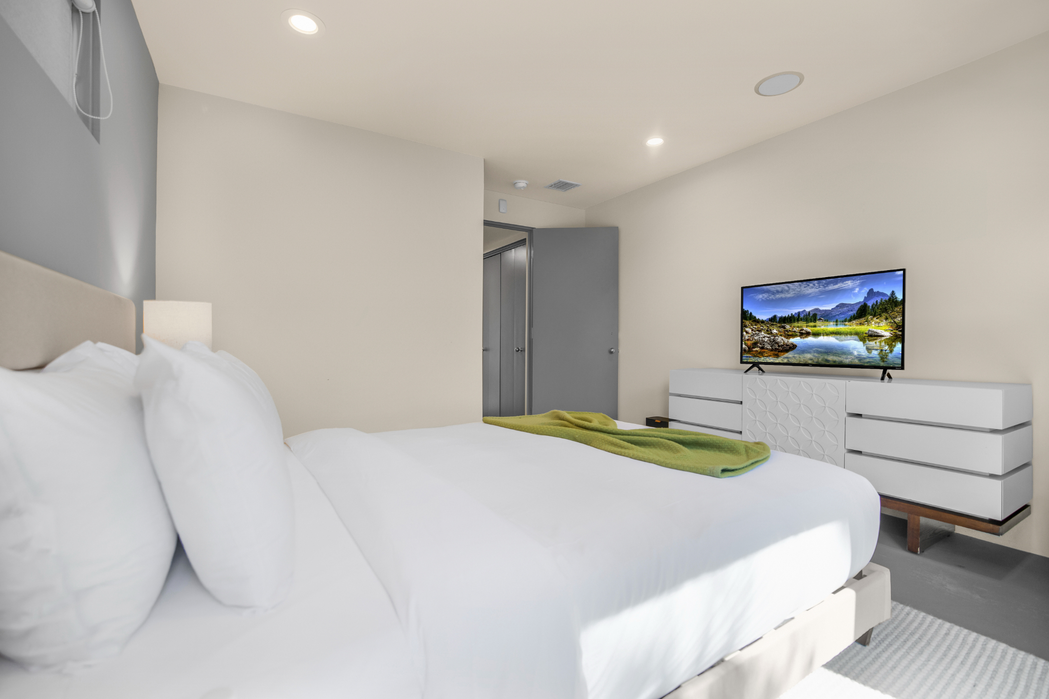 Solara Point | Photo 37