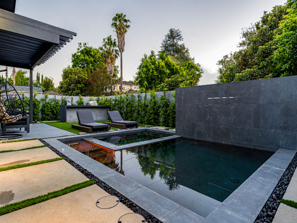 Lemona Ave | Photo 2