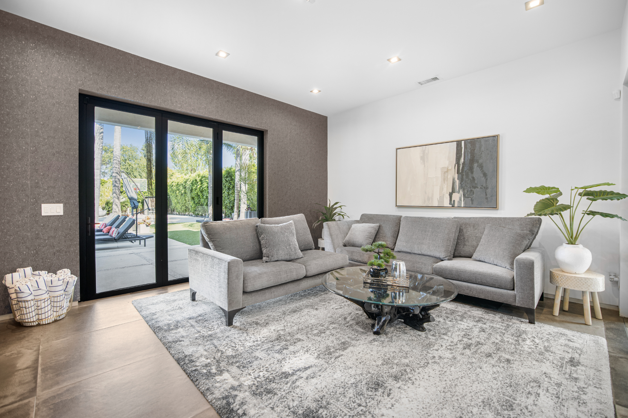 Louise Modern | Photo 23