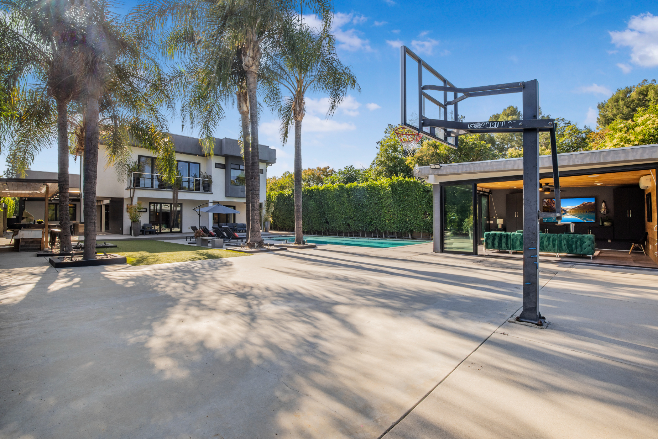 Louise Modern | Photo 60