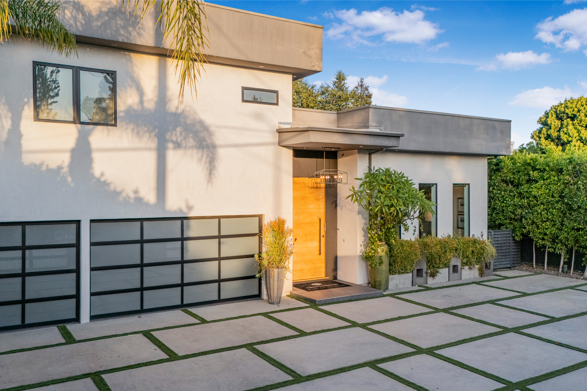 Louise Modern | Photo 8