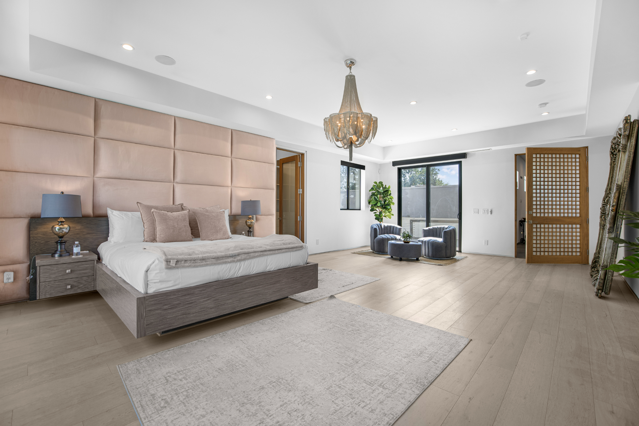 Louise Modern | Photo 24