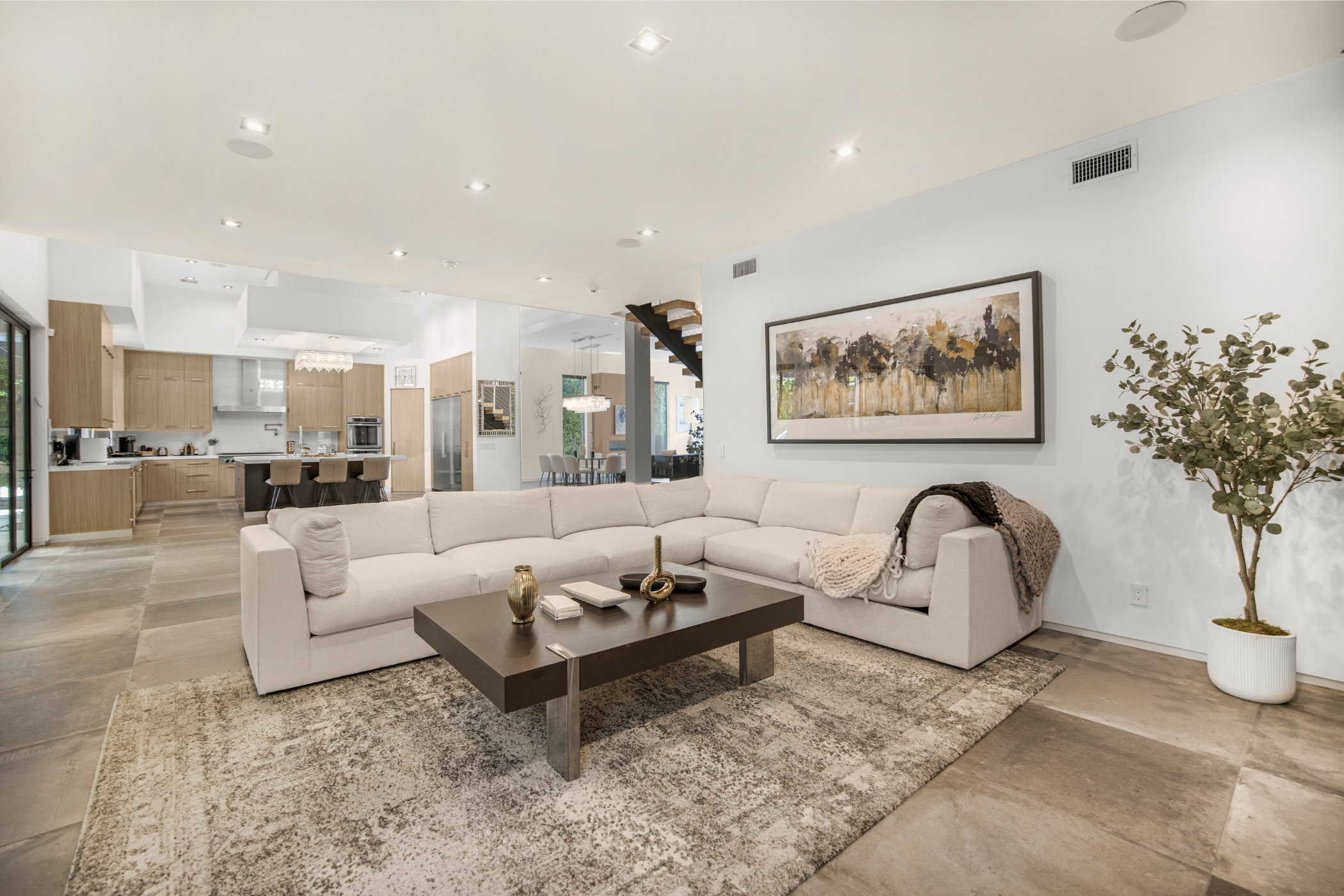 Louise Modern | Photo 15