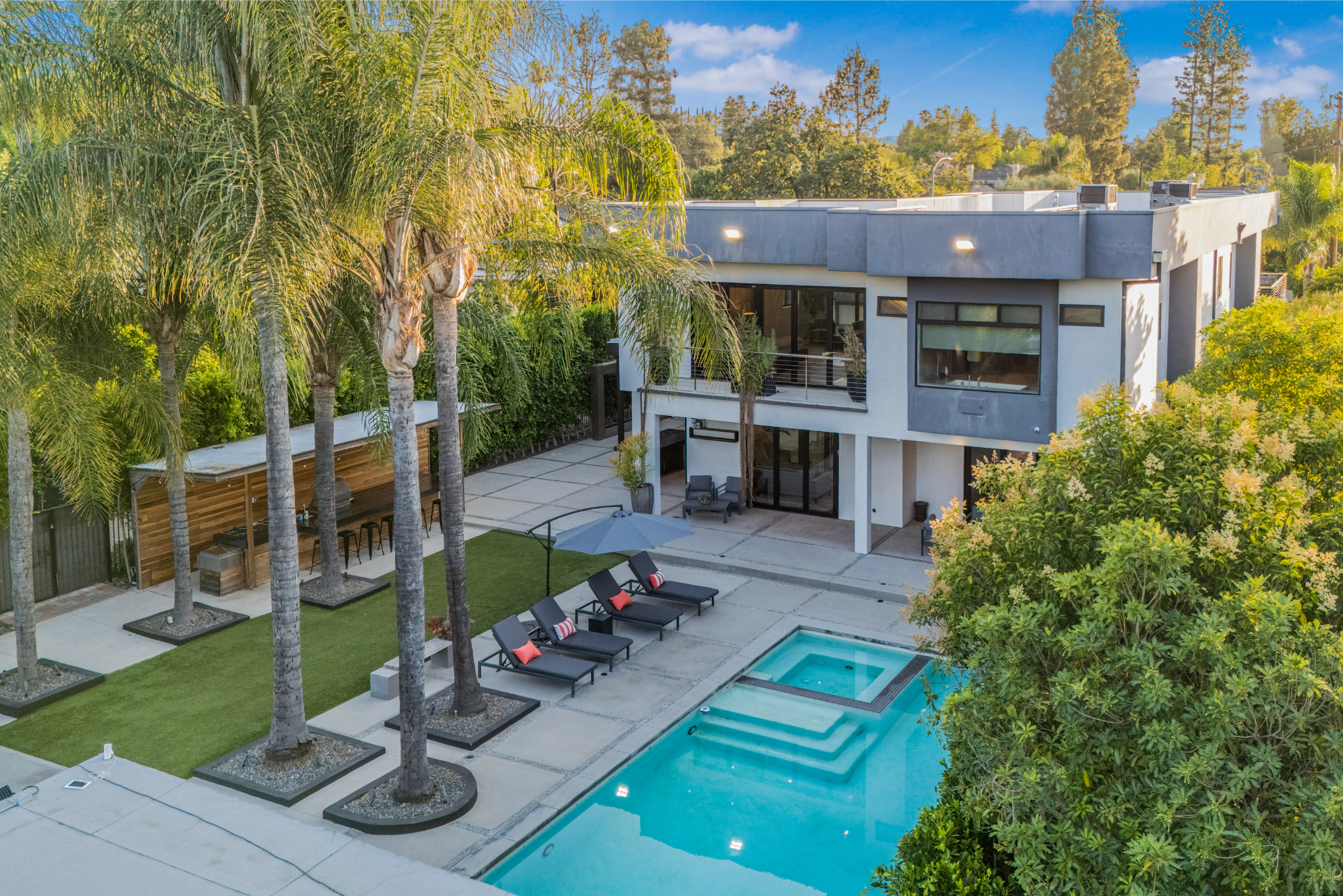 Louise Modern | Photo 5