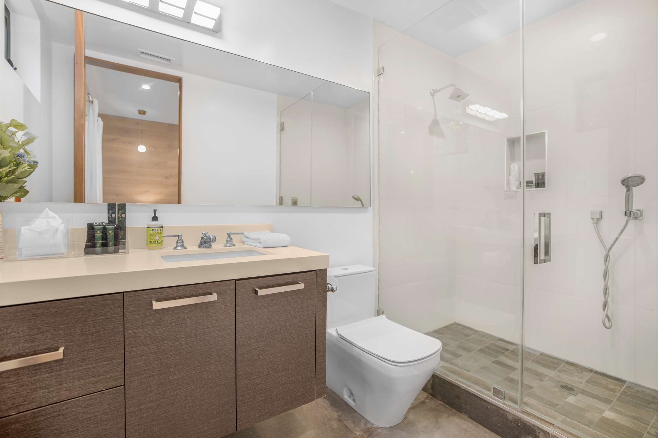 Louise Modern | Photo 43