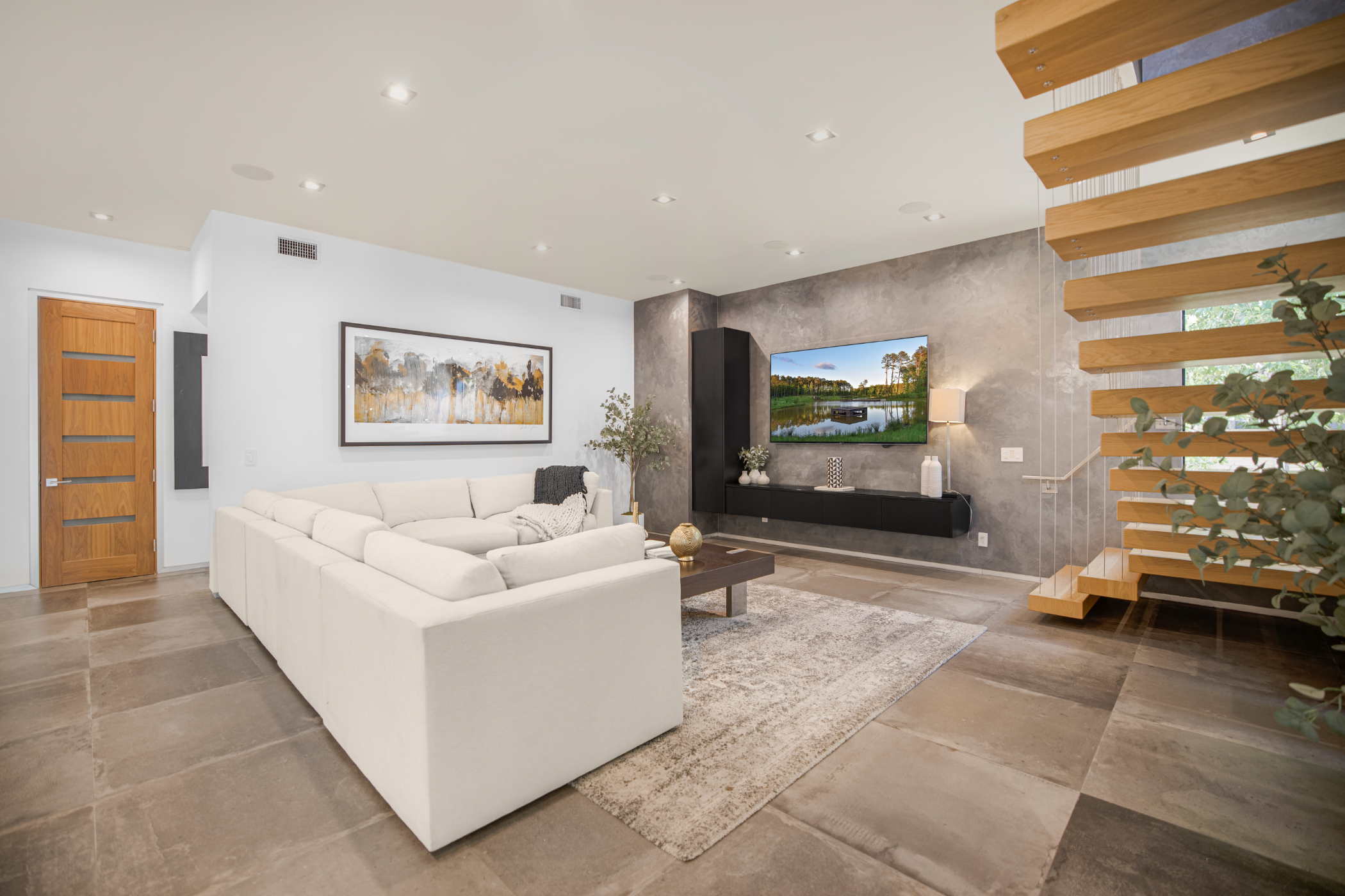 Louise Modern | Photo 13