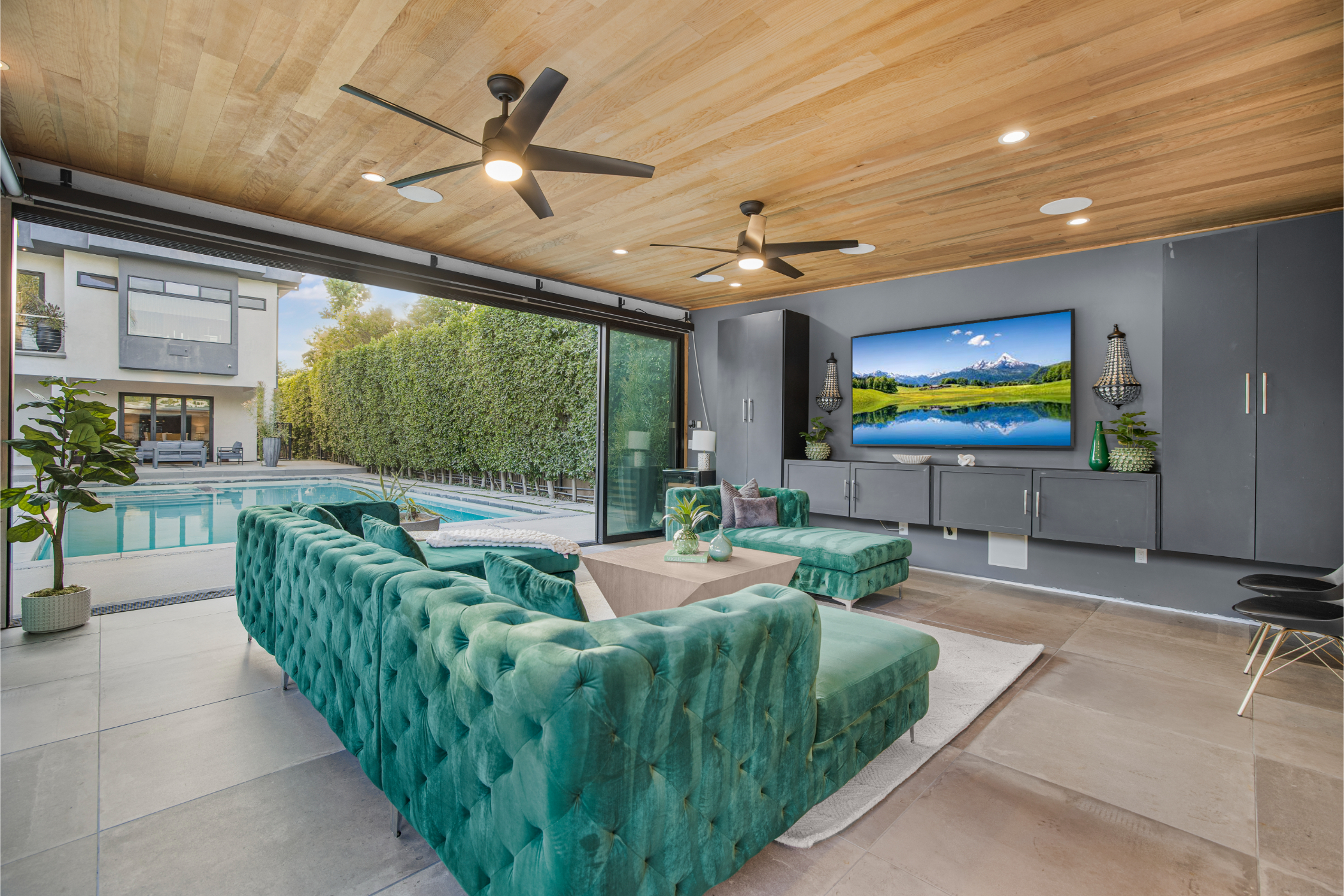 Louise Modern | Photo 4