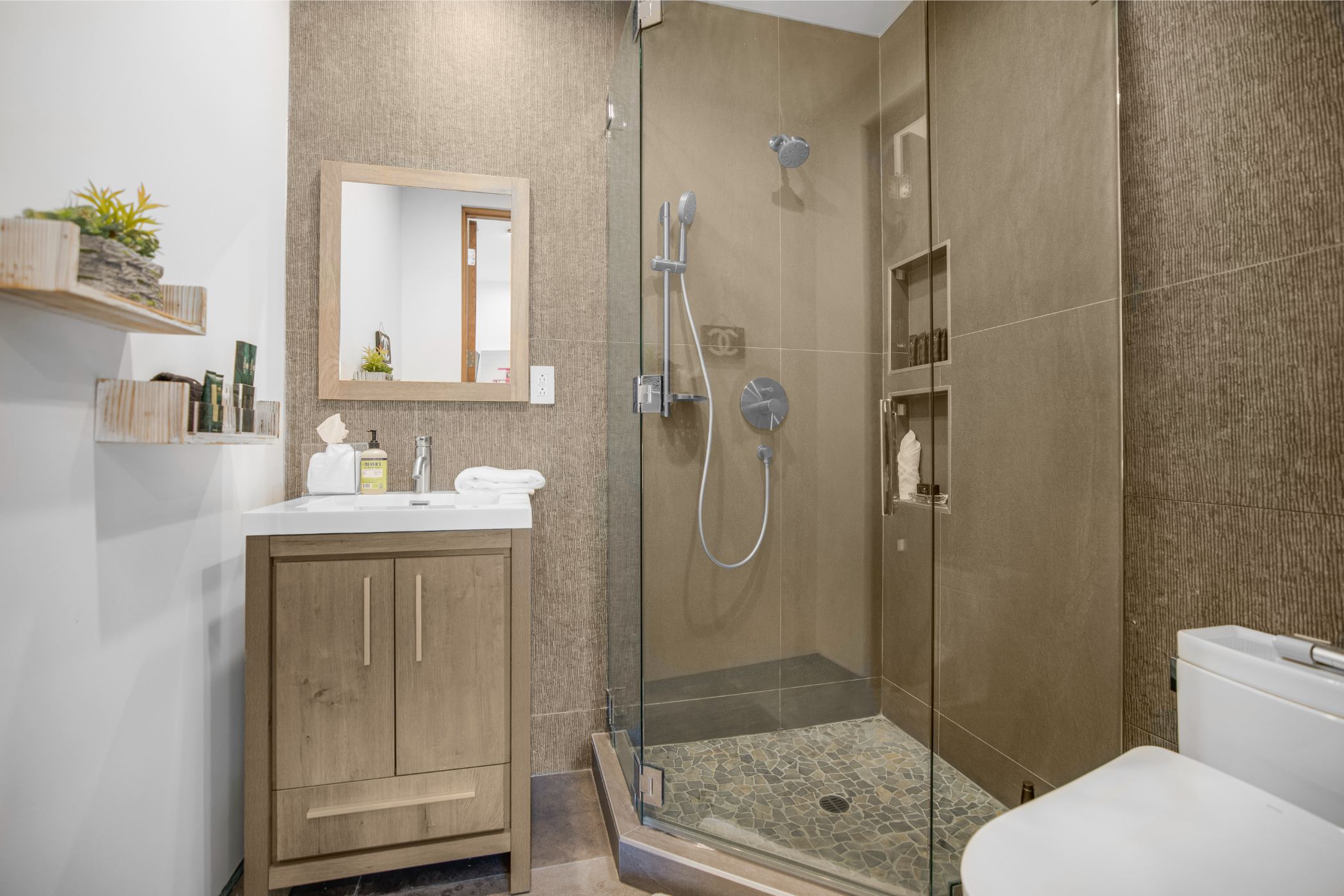 Louise Modern | Photo 45